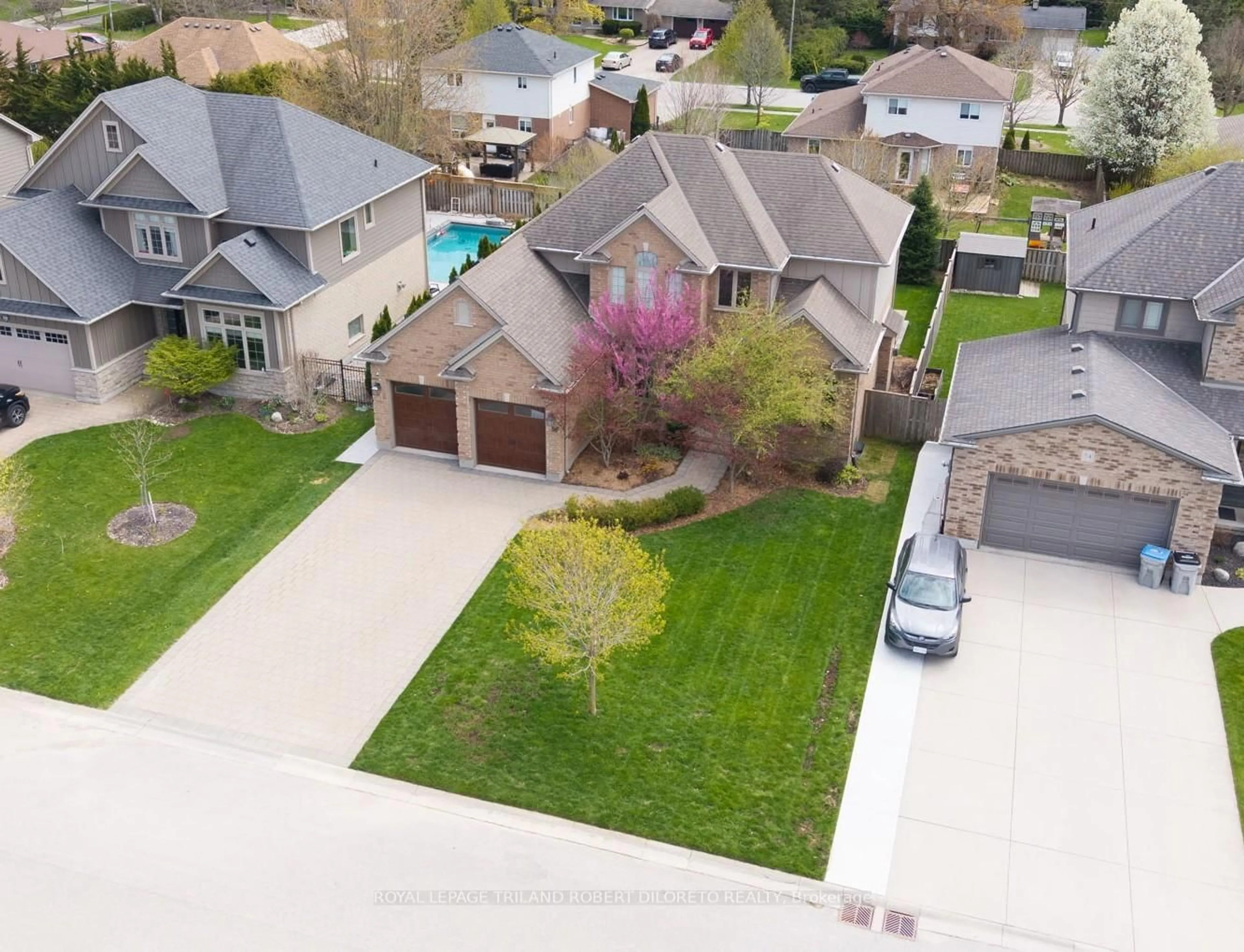 A pic from outside/outdoor area/front of a property/back of a property/a pic from drone, street for 56 Fieldstone Cres, Middlesex Centre Ontario N0L 1R0