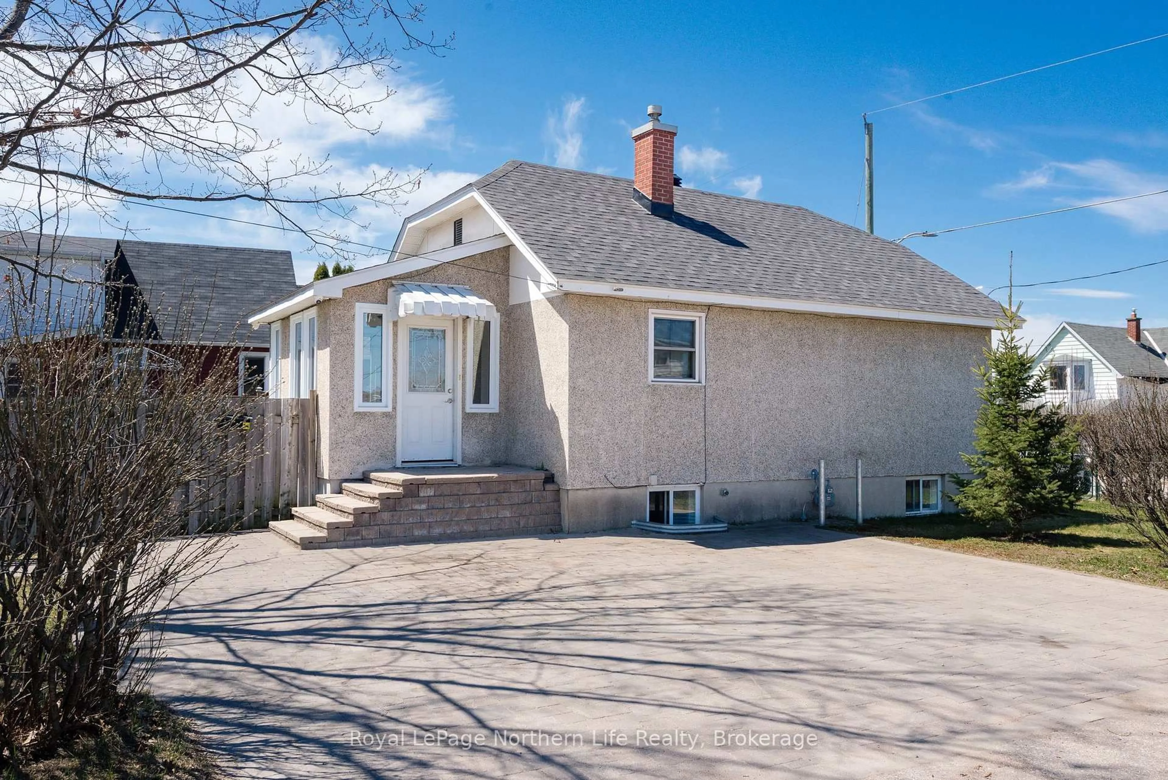 Unknown for 1093 Regina St, North Bay Ontario P1B 2K8