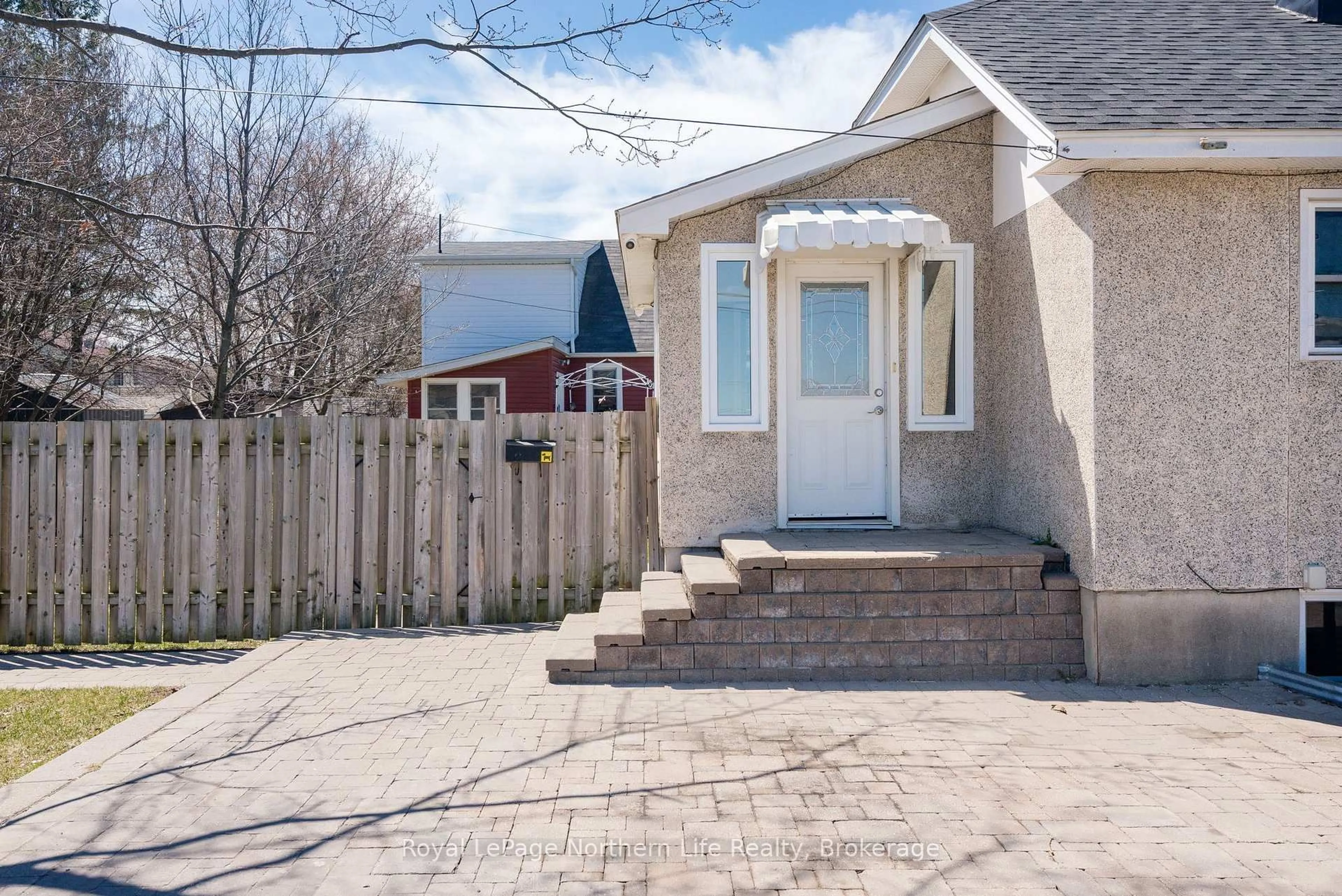 Patio, street for 1093 Regina St, North Bay Ontario P1B 2K8