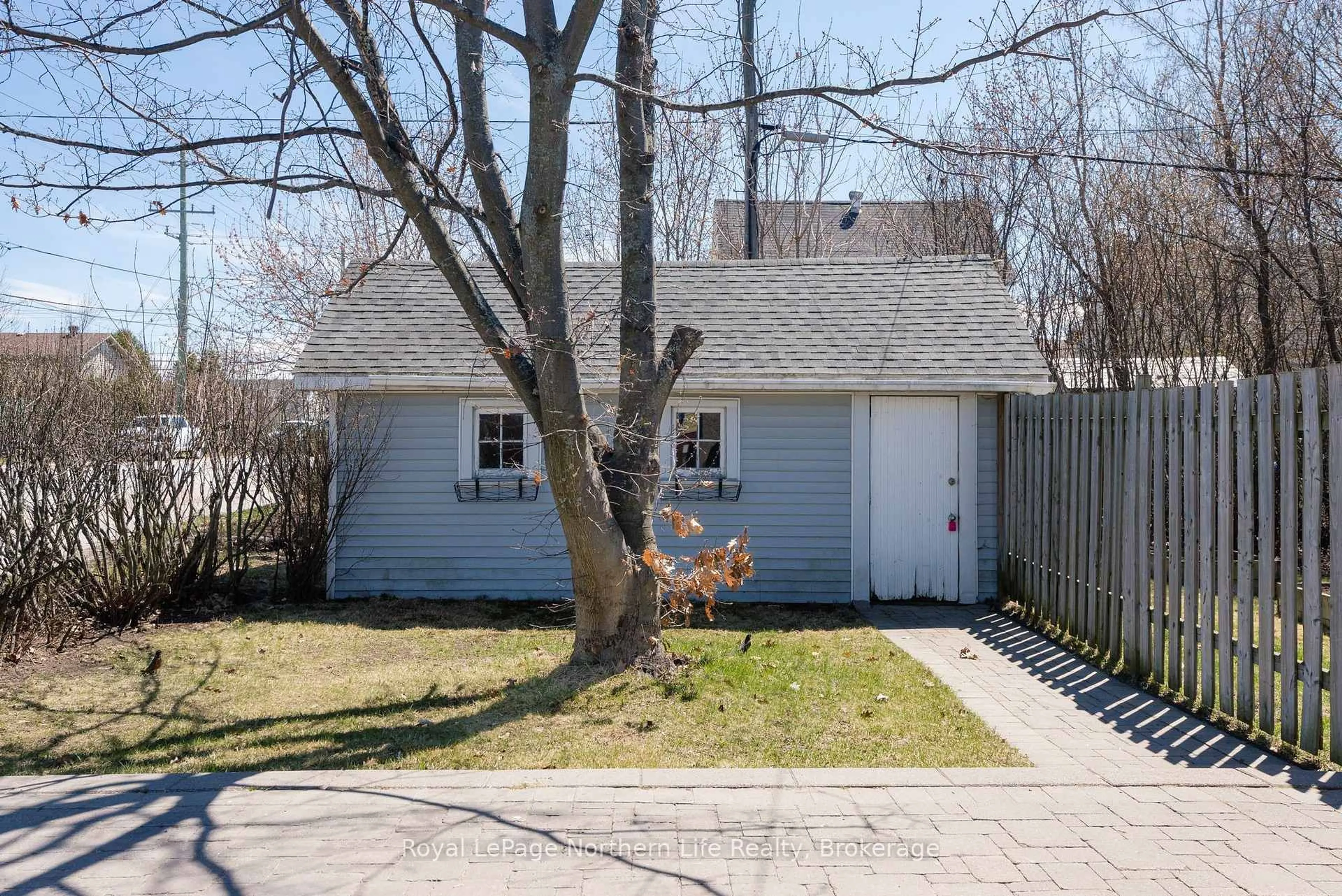 Shed for 1093 Regina St, North Bay Ontario P1B 2K8