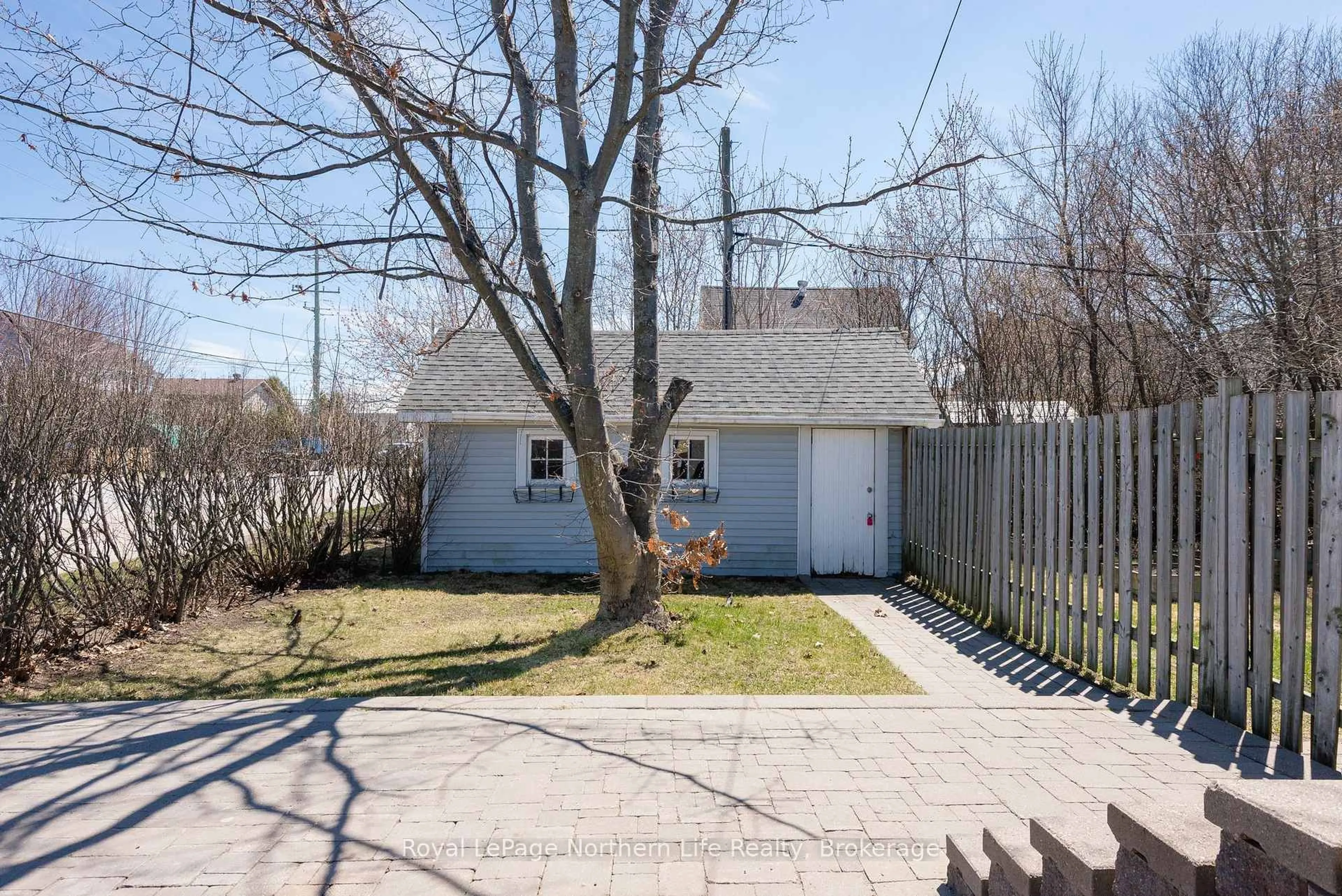 Unknown for 1093 Regina St, North Bay Ontario P1B 2K8