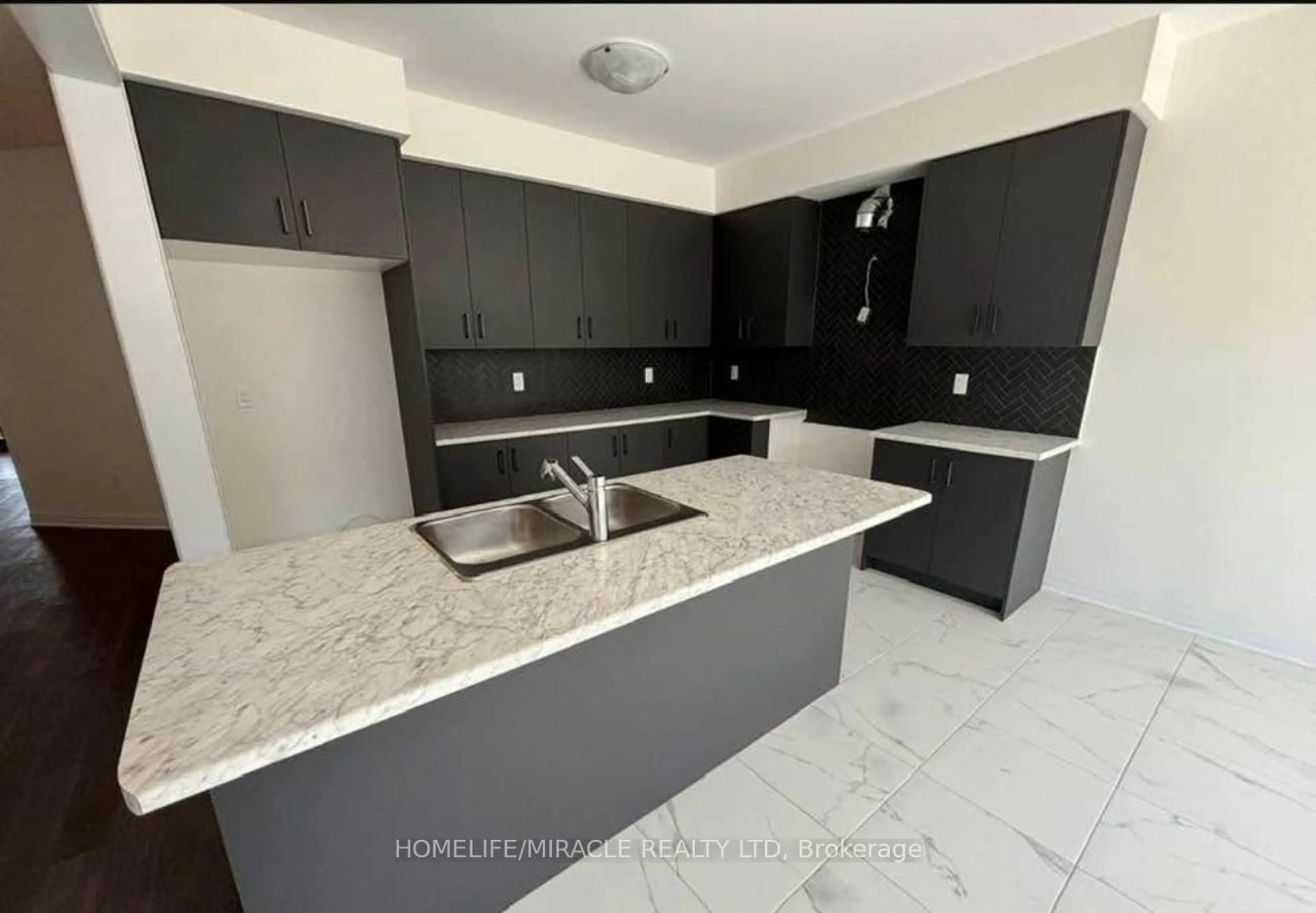 Unknown for 36 Port Cres, Welland Ontario L3B 0N2