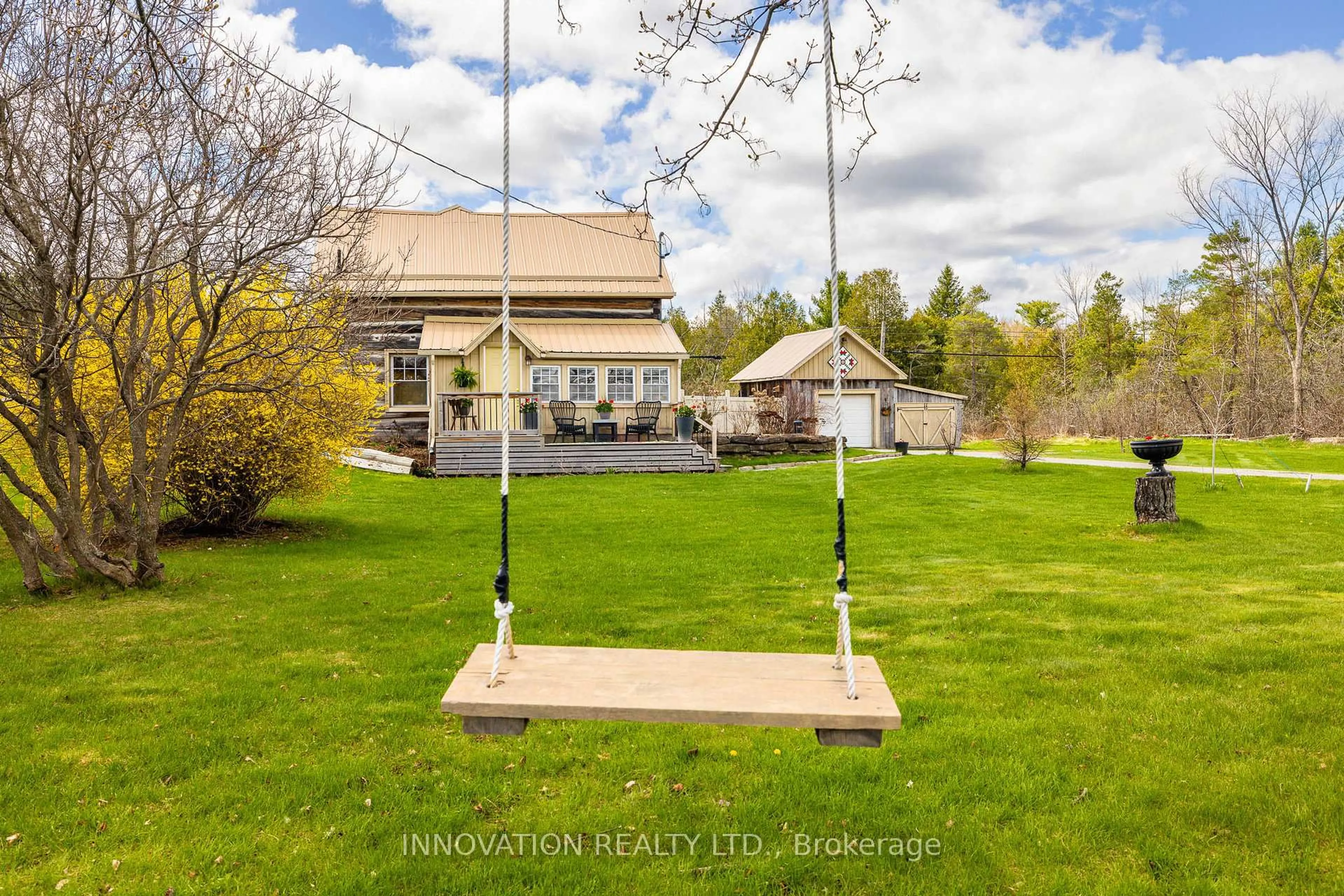 Patio, mountain view for 9585 15 Highway, Franktown Ontario K7A 0K3