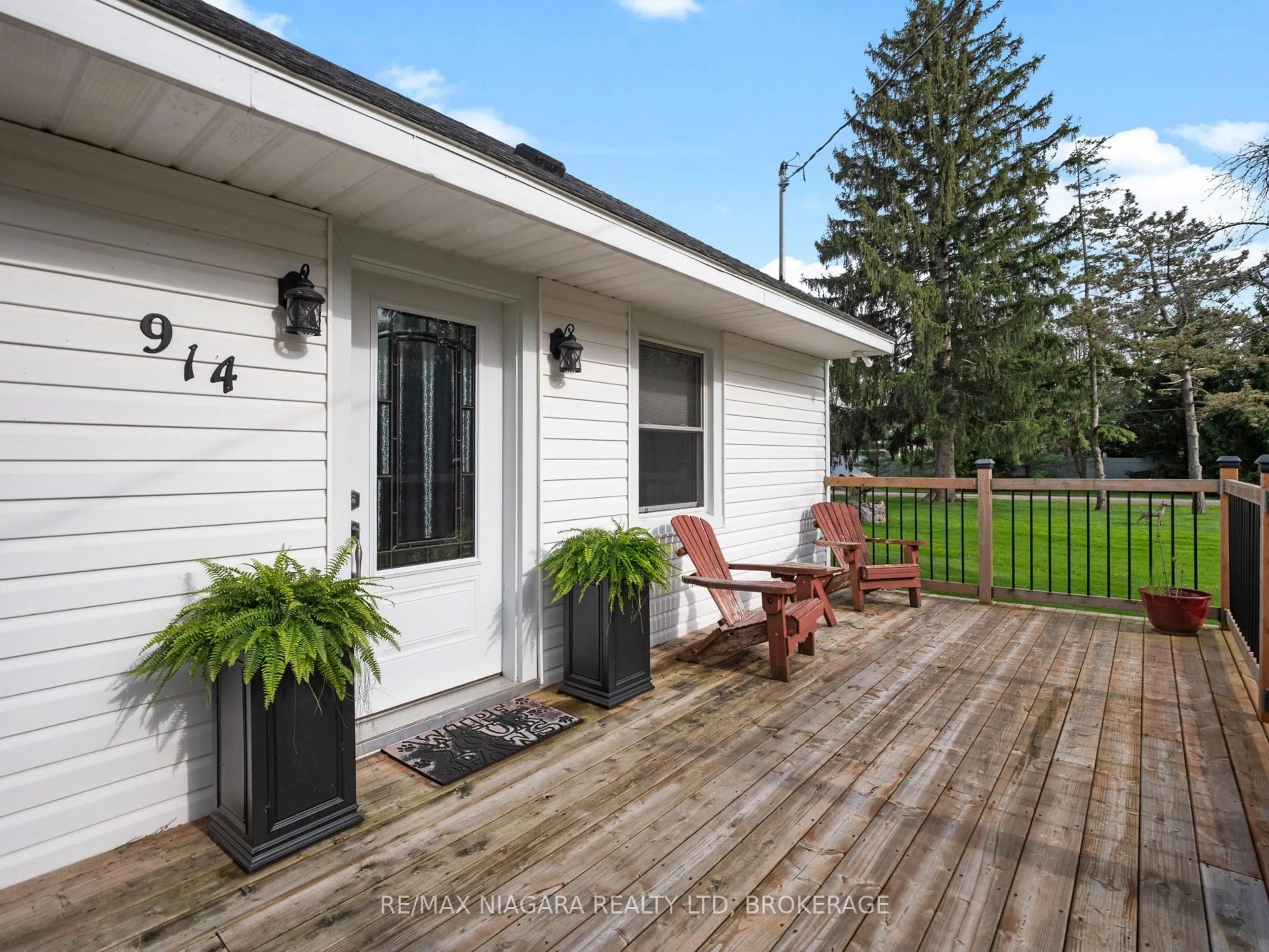 Patio, unknown for 914 Oakhill Blvd, Fort Erie Ontario L0S 1N0