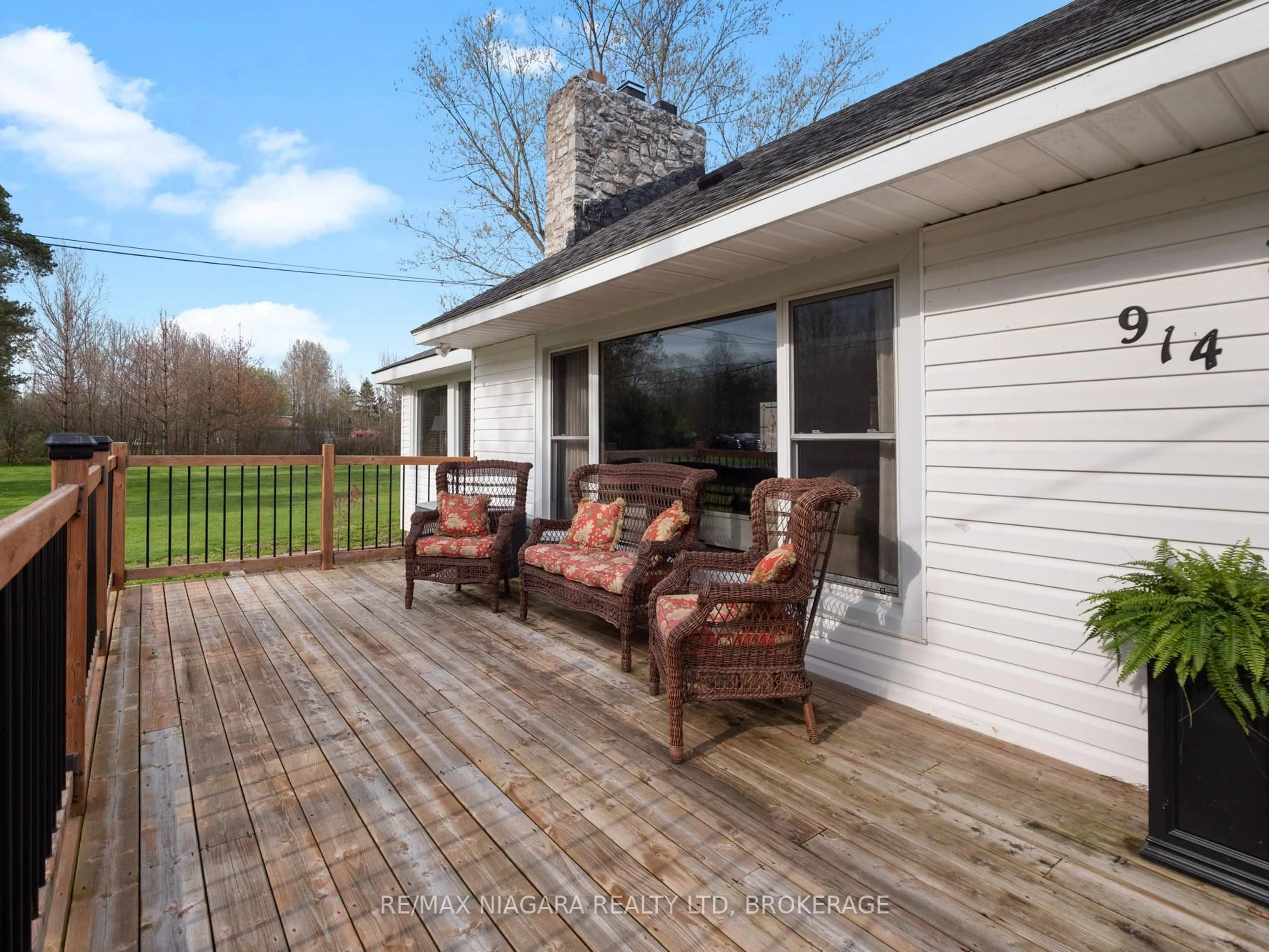 Patio, water/lake/river/ocean view for 914 Oakhill Blvd, Fort Erie Ontario L0S 1N0