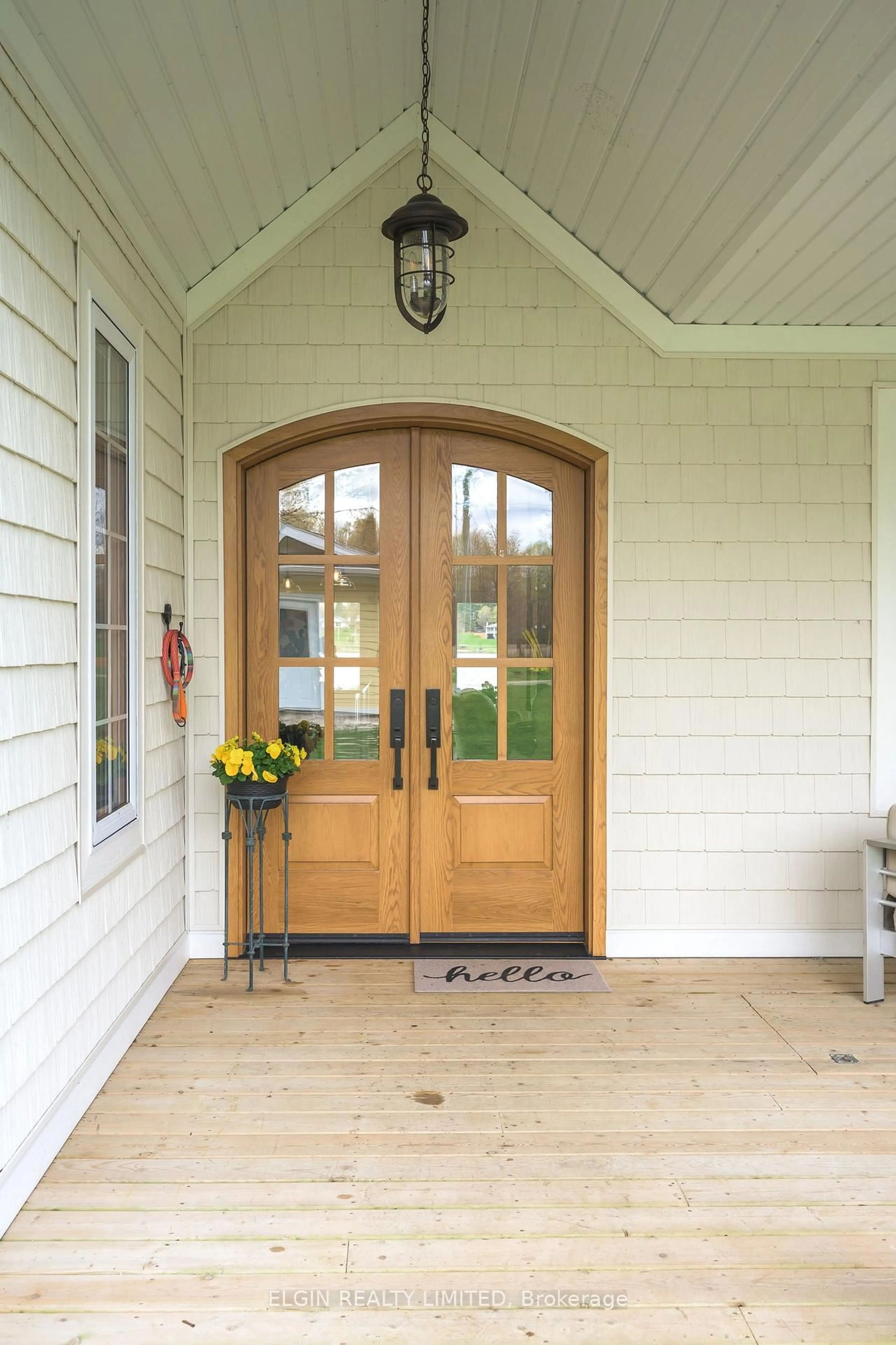 Indoor entryway for 283 Mank St, Zorra Ontario N0M 2G0