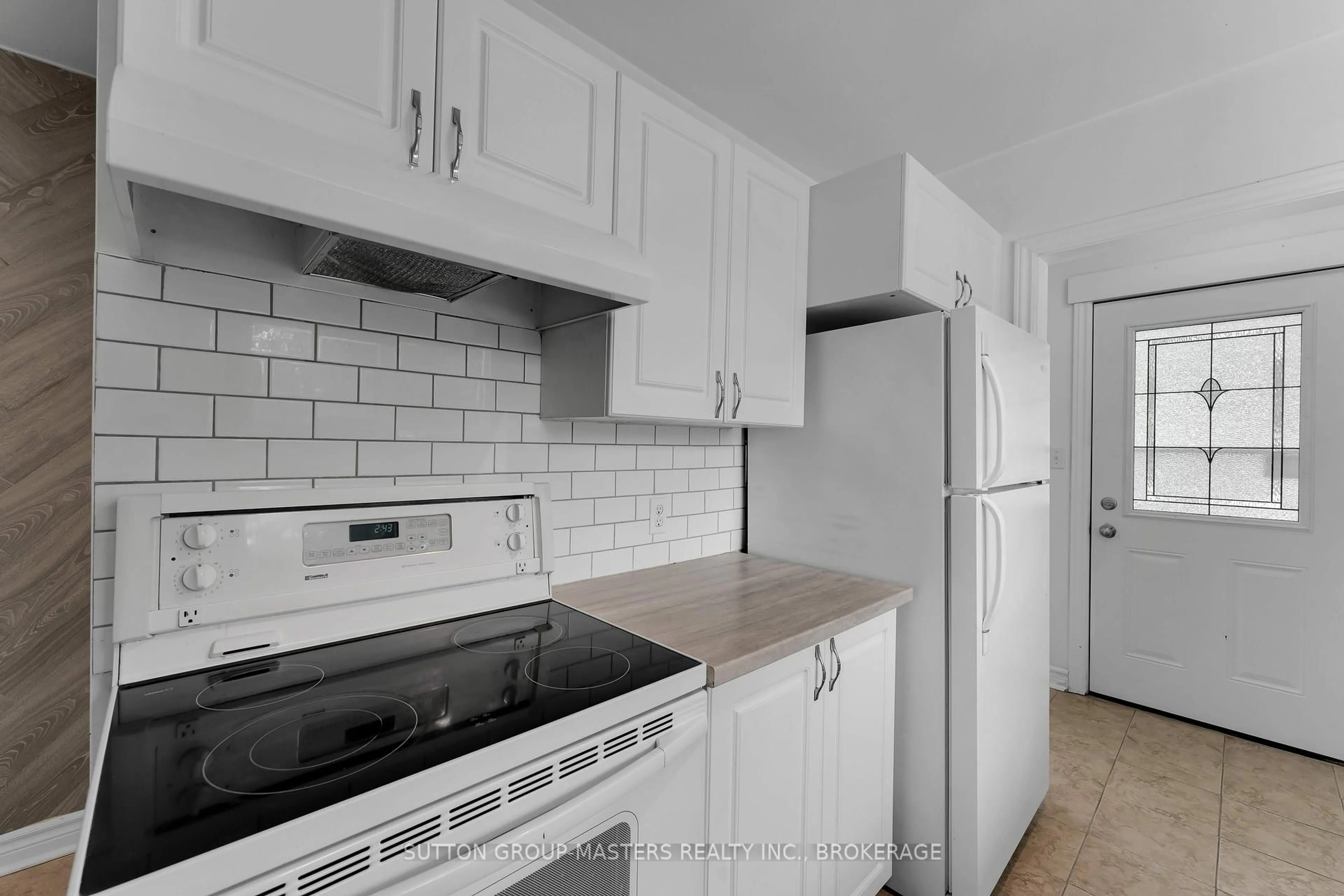 Standard kitchen, ceramic/tile floor for 40 Crescent Dr, Kingston Ontario K7M 4J5