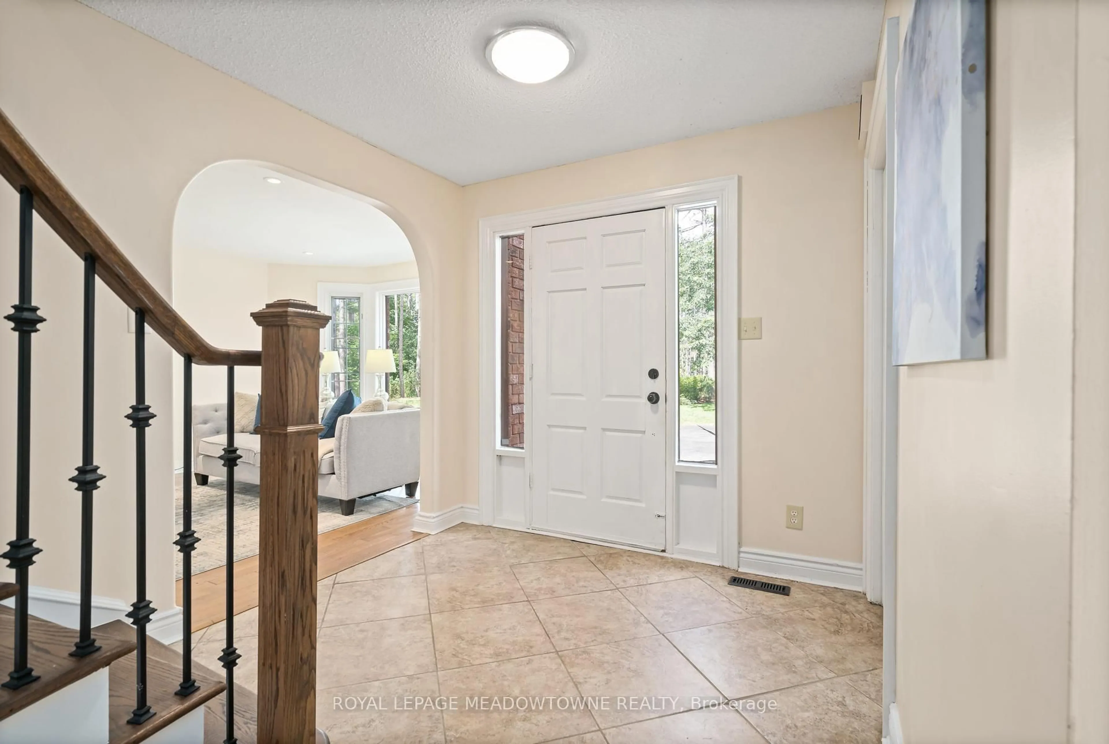 Indoor entryway for 4 Pine Ridge Rd, Erin Ontario N0B 1T0