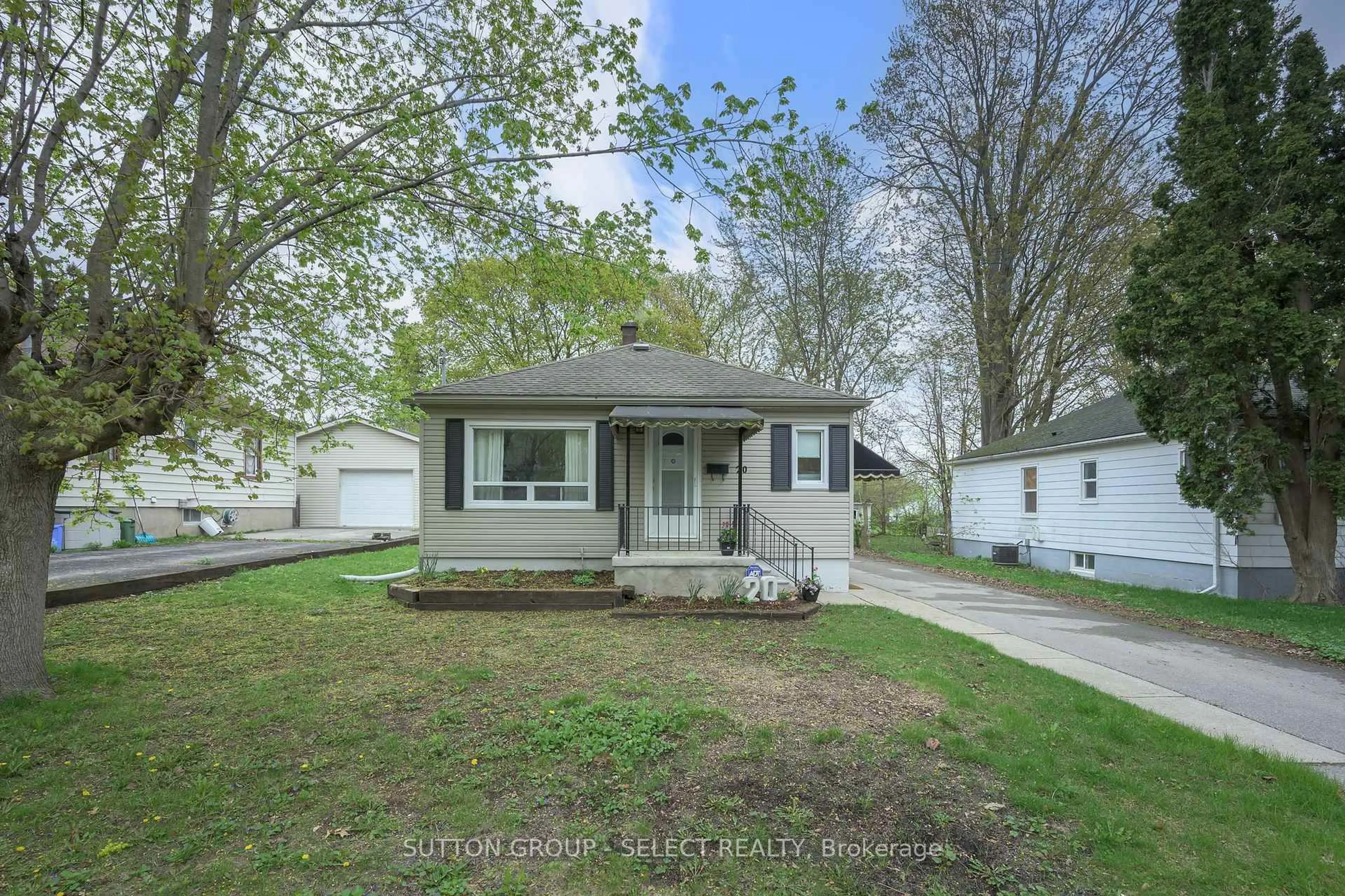 A pic from outside/outdoor area/front of a property/back of a property/a pic from drone, street for 20 Coventry Ave, London East Ontario N5W 1C3