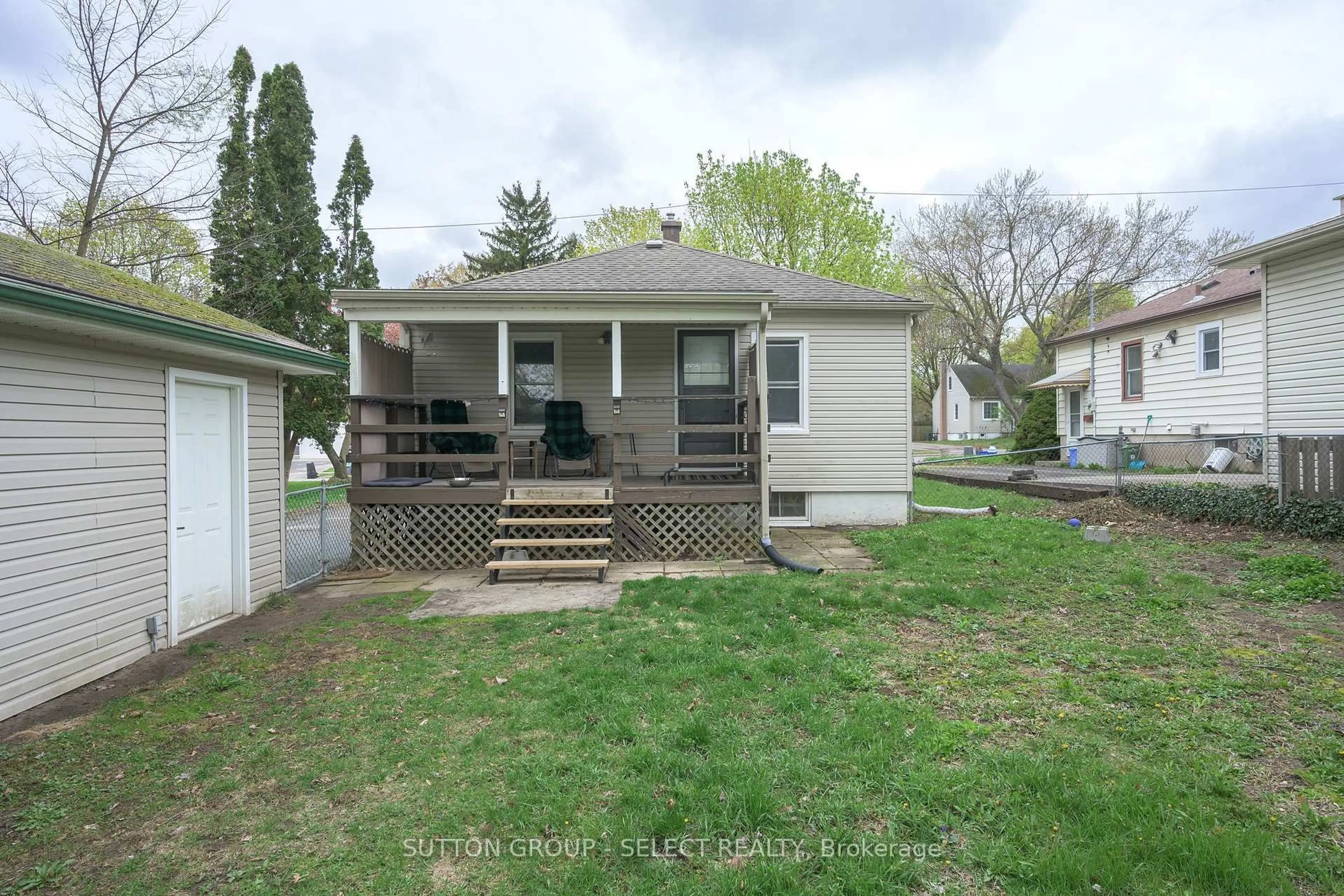A pic from outside/outdoor area/front of a property/back of a property/a pic from drone, street for 20 Coventry Ave, London East Ontario N5W 1C3