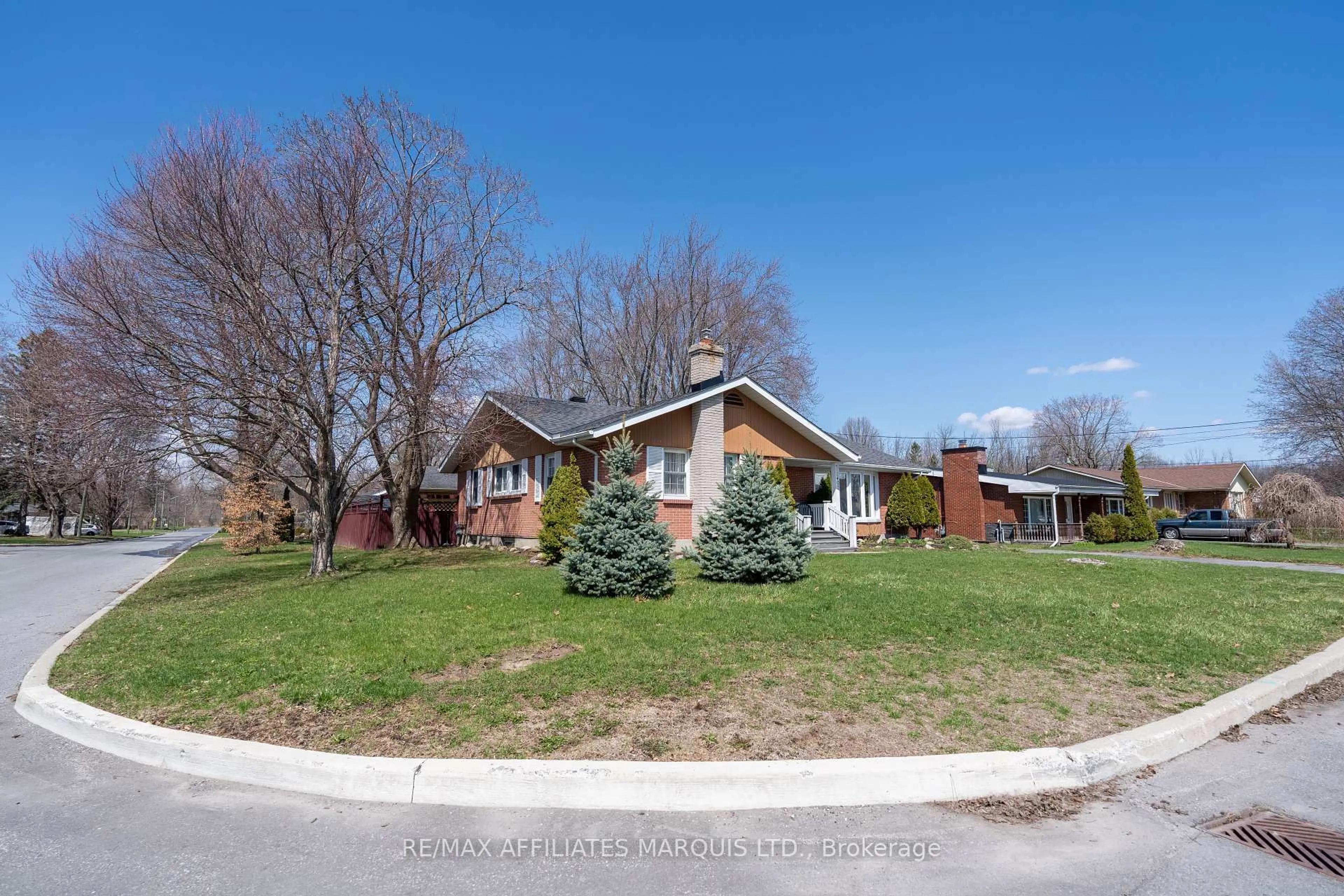 A pic from outside/outdoor area/front of a property/back of a property/a pic from drone, street for 1407 Boyd St, Cornwall Ontario K6J 1X2