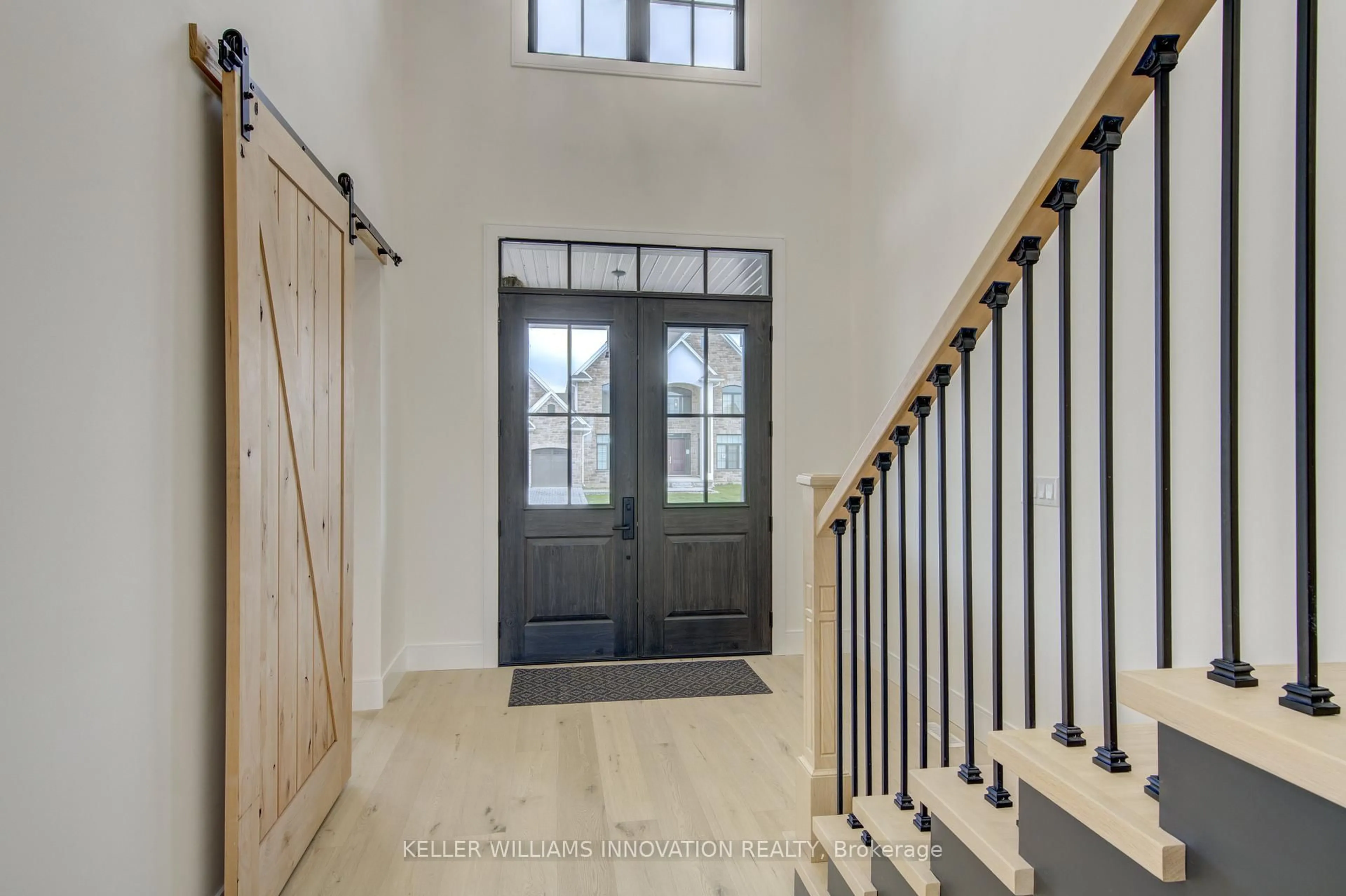 Indoor entryway for 8 Edgeview Cres, Middlesex Centre Ontario N0L 1R0