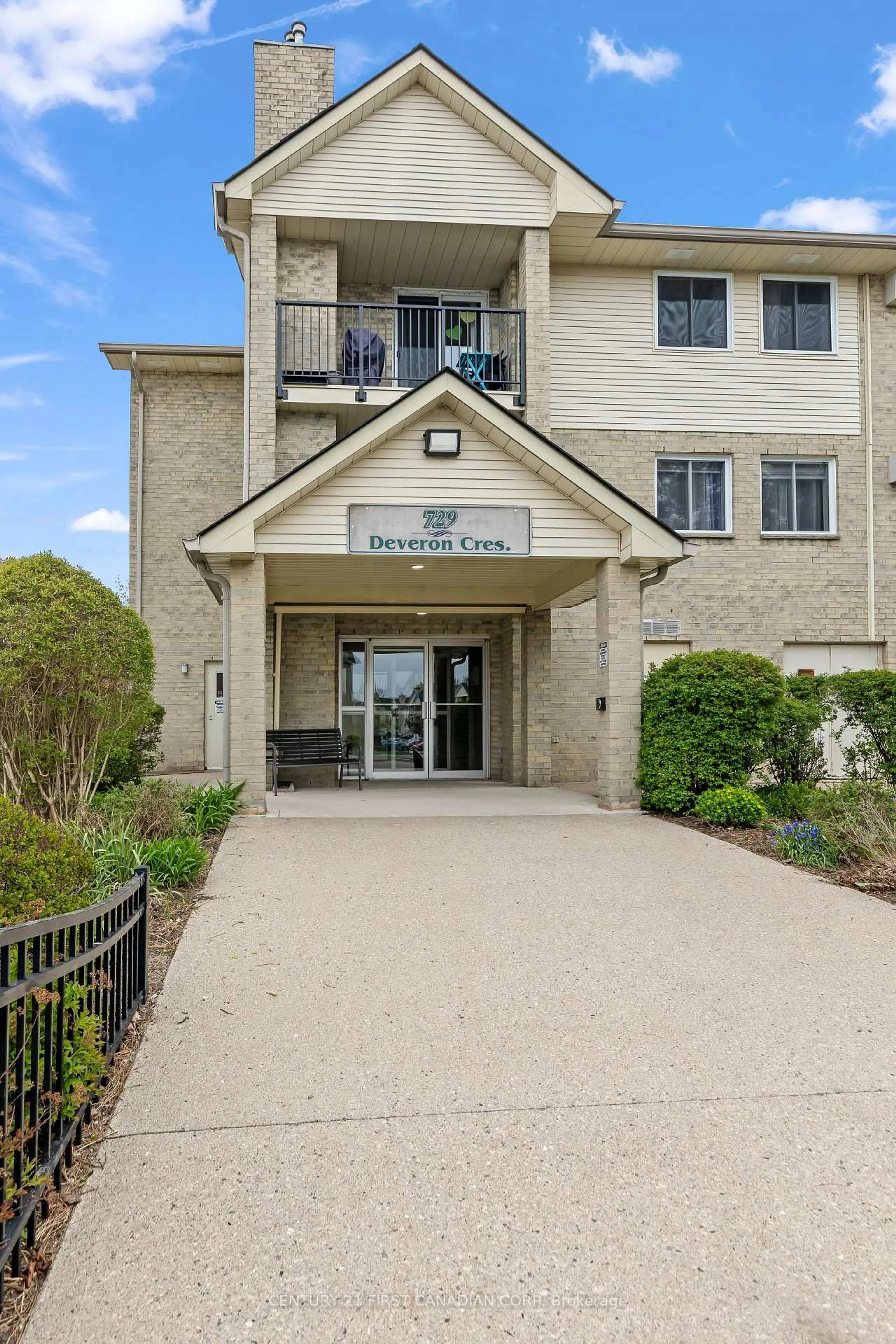 Indoor foyer for 729 Deveron Cres #109, London South Ontario N5Z 4X5
