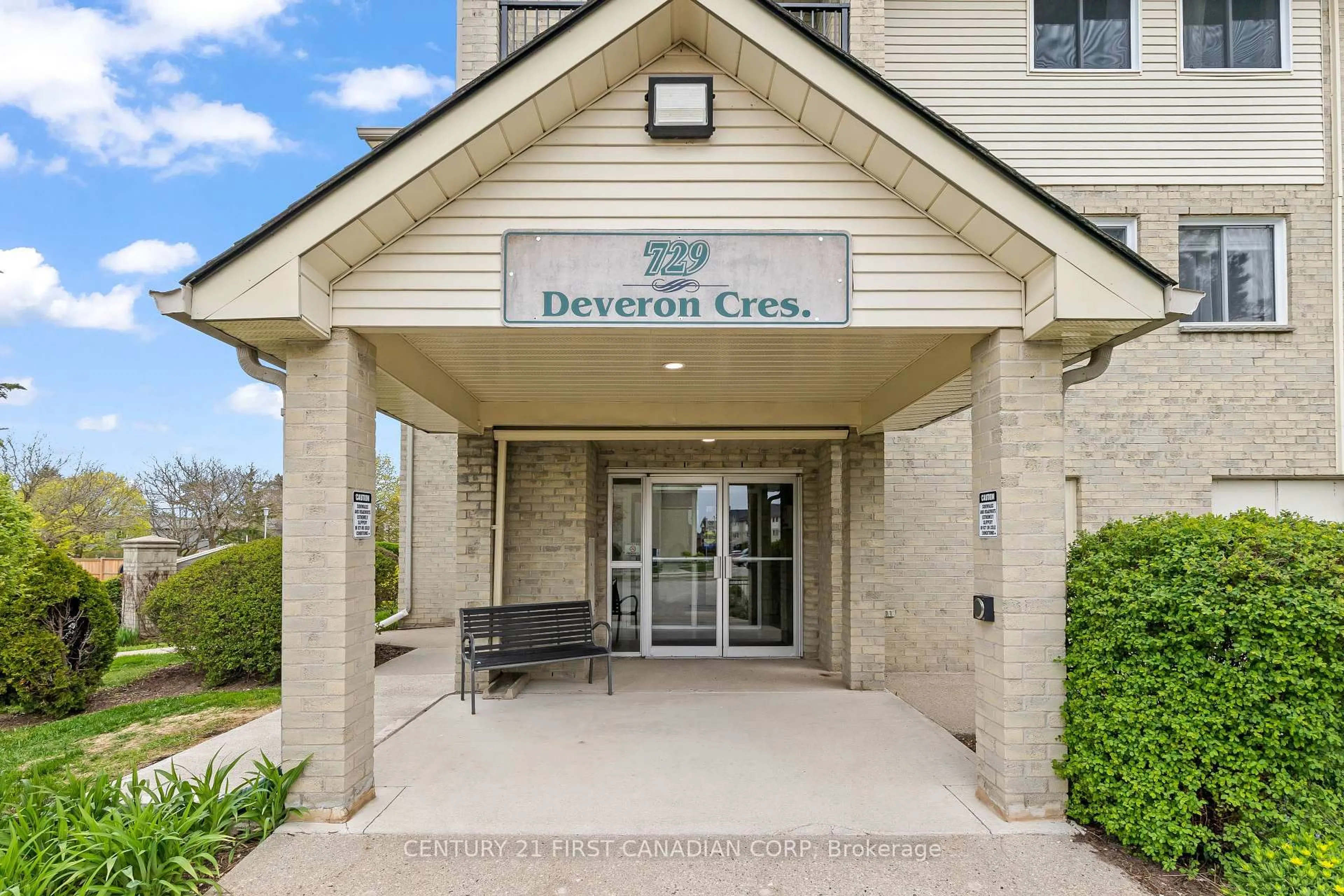 Indoor foyer for 729 Deveron Cres #109, London South Ontario N5Z 4X5