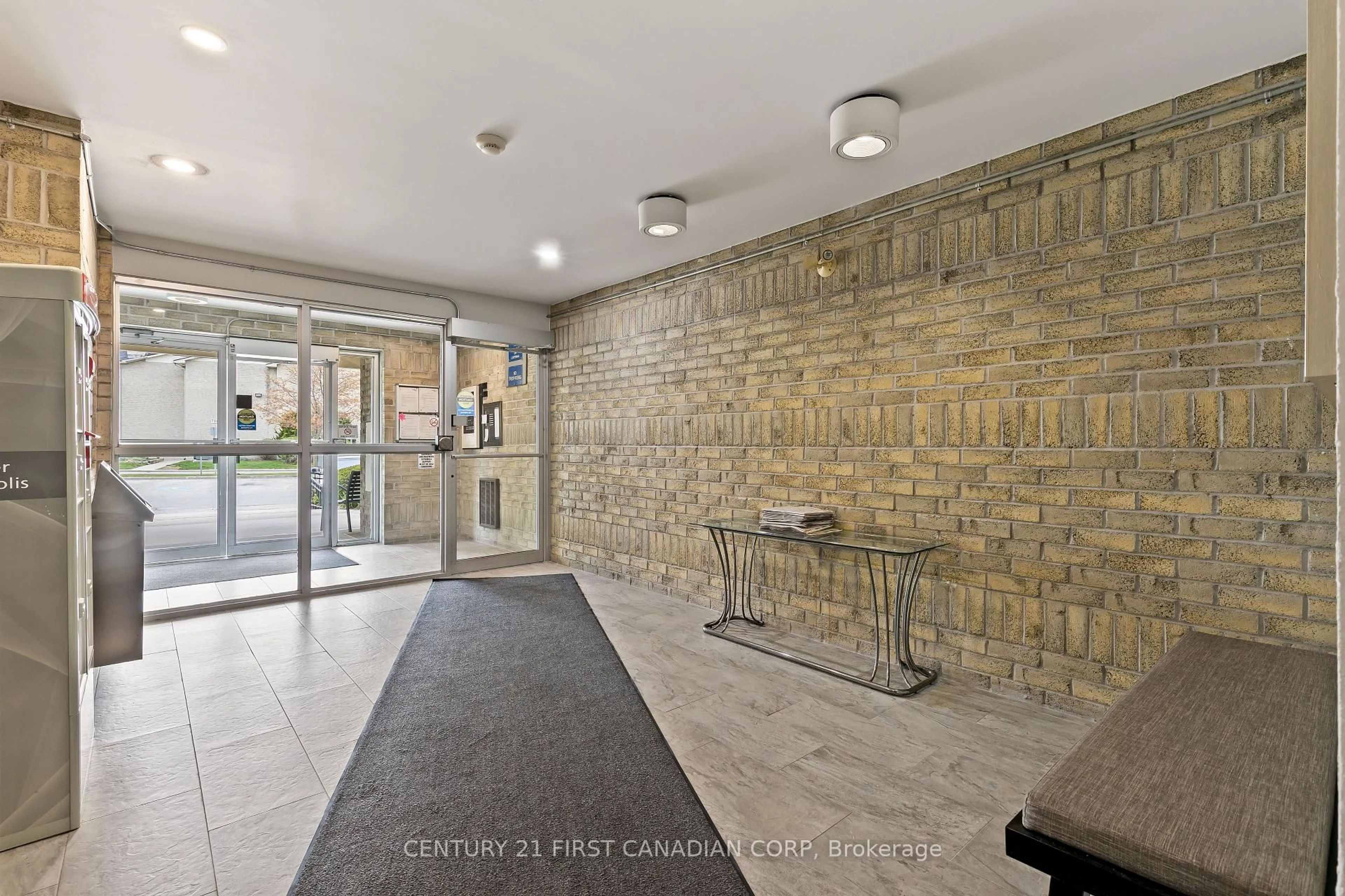 Indoor foyer for 729 Deveron Cres #109, London South Ontario N5Z 4X5