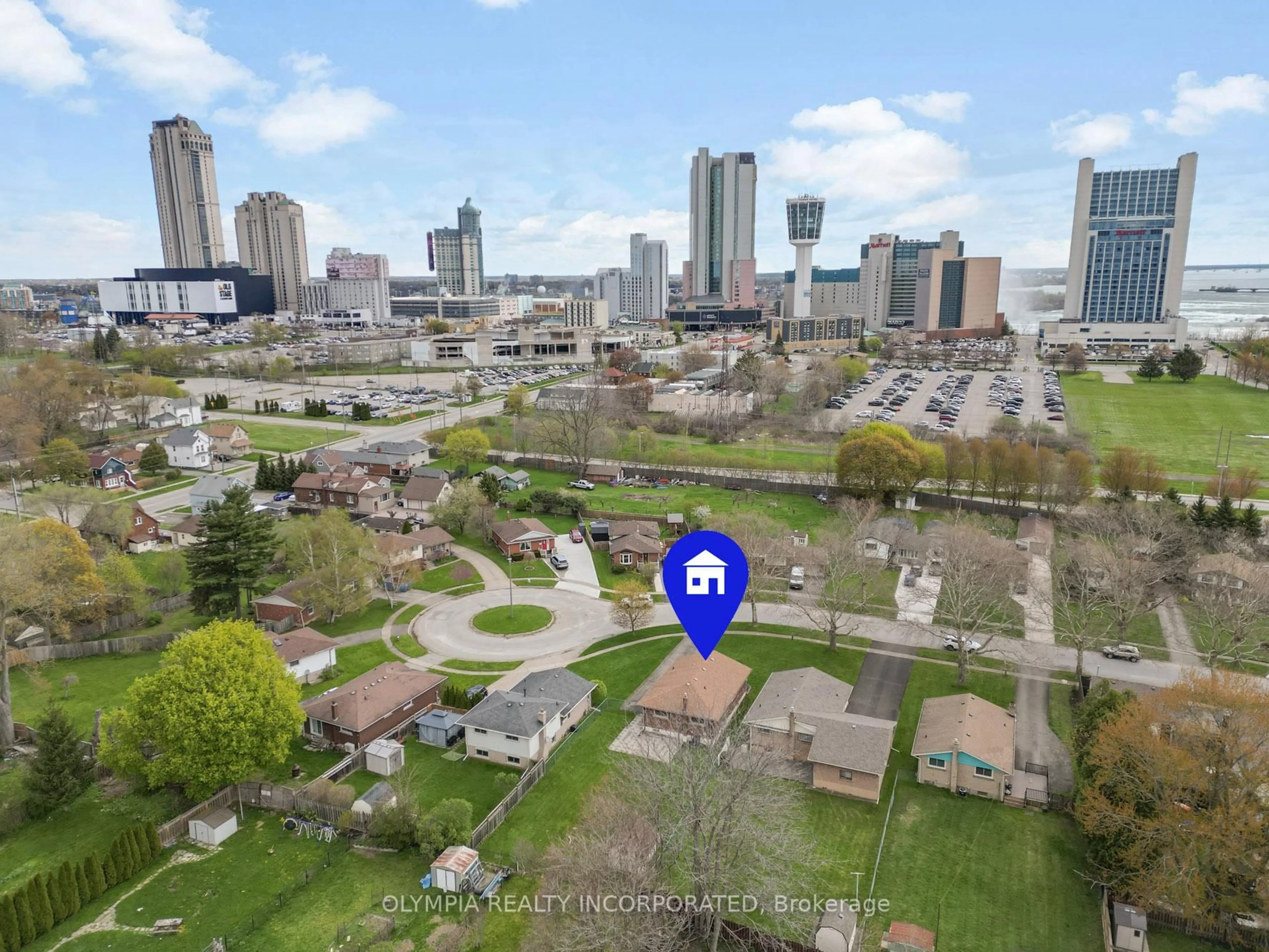 A pic from outside/outdoor area/front of a property/back of a property/a pic from drone, city buildings view from balcony for 5777 Sunnylea Cres, Niagara Falls Ontario L2G 2S1