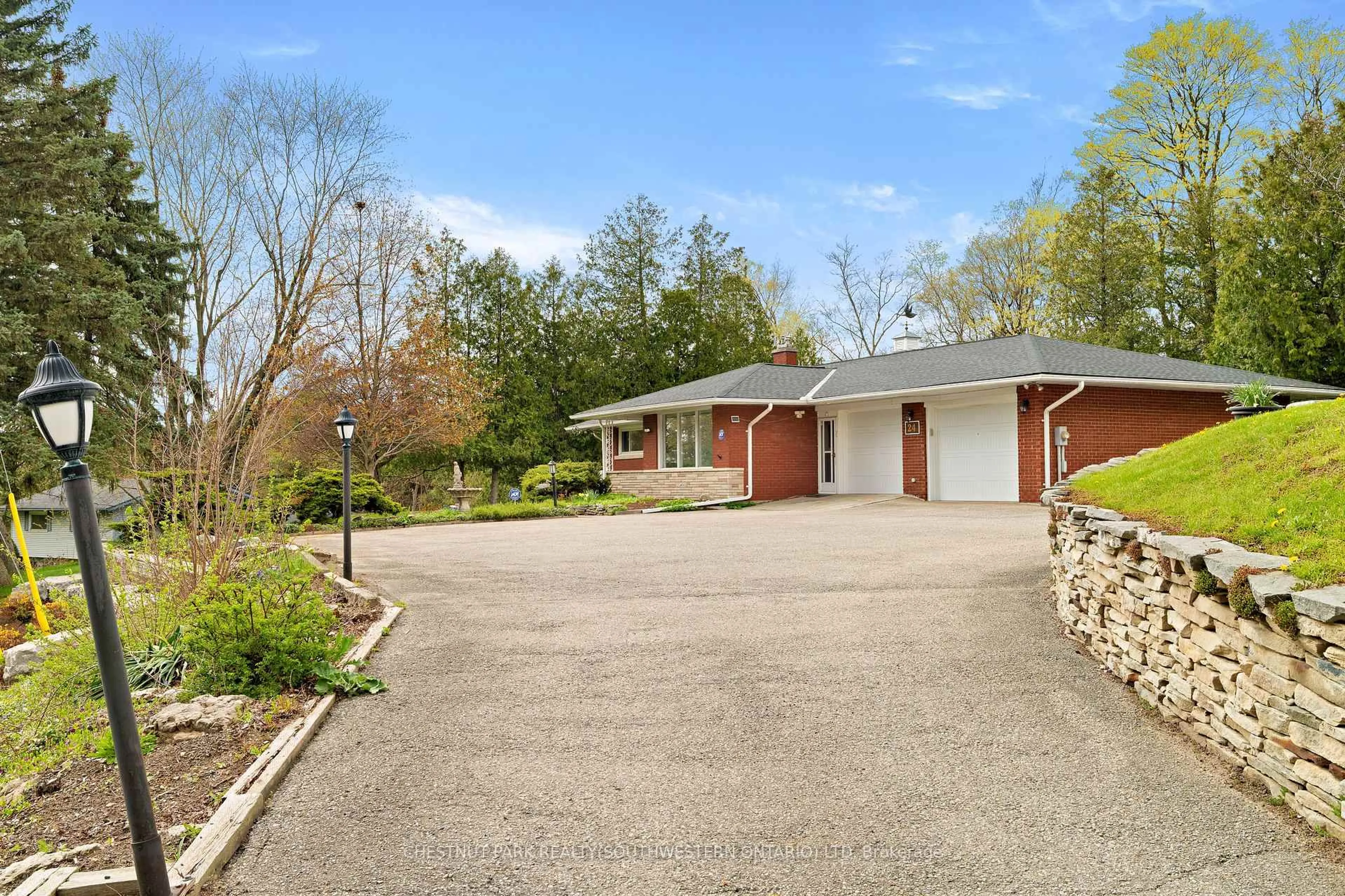 A pic from outside/outdoor area/front of a property/back of a property/a pic from drone, street for 24 Grand Hill Dr, Kitchener Ontario N2P 2E4