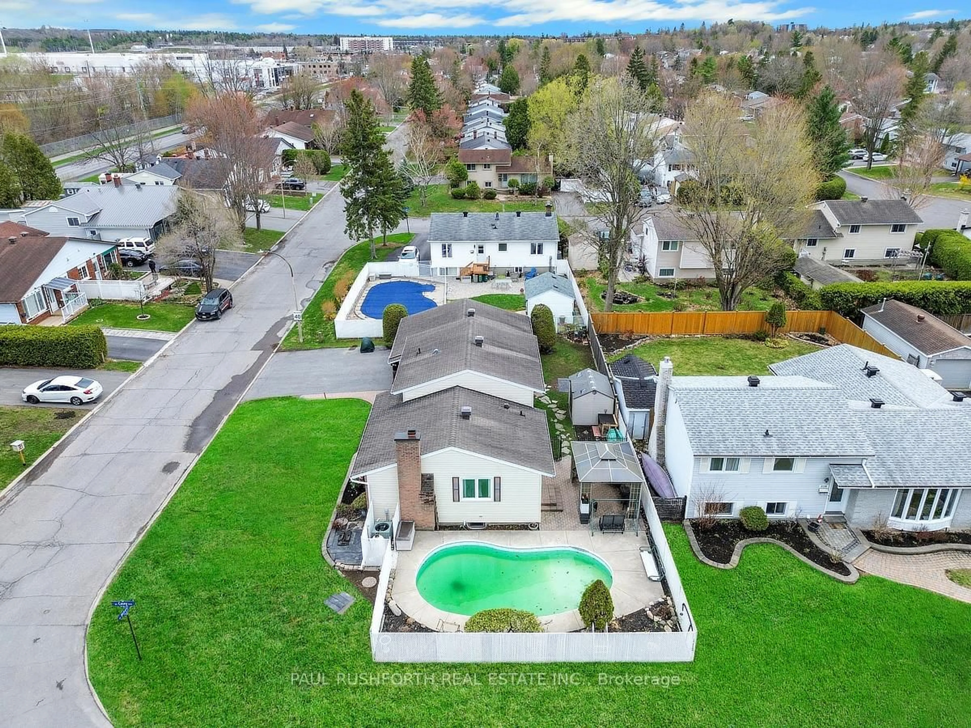 A pic from outside/outdoor area/front of a property/back of a property/a pic from drone, street for 2191 Bickerton Ave, Ottawa Ontario K1J 6Y1