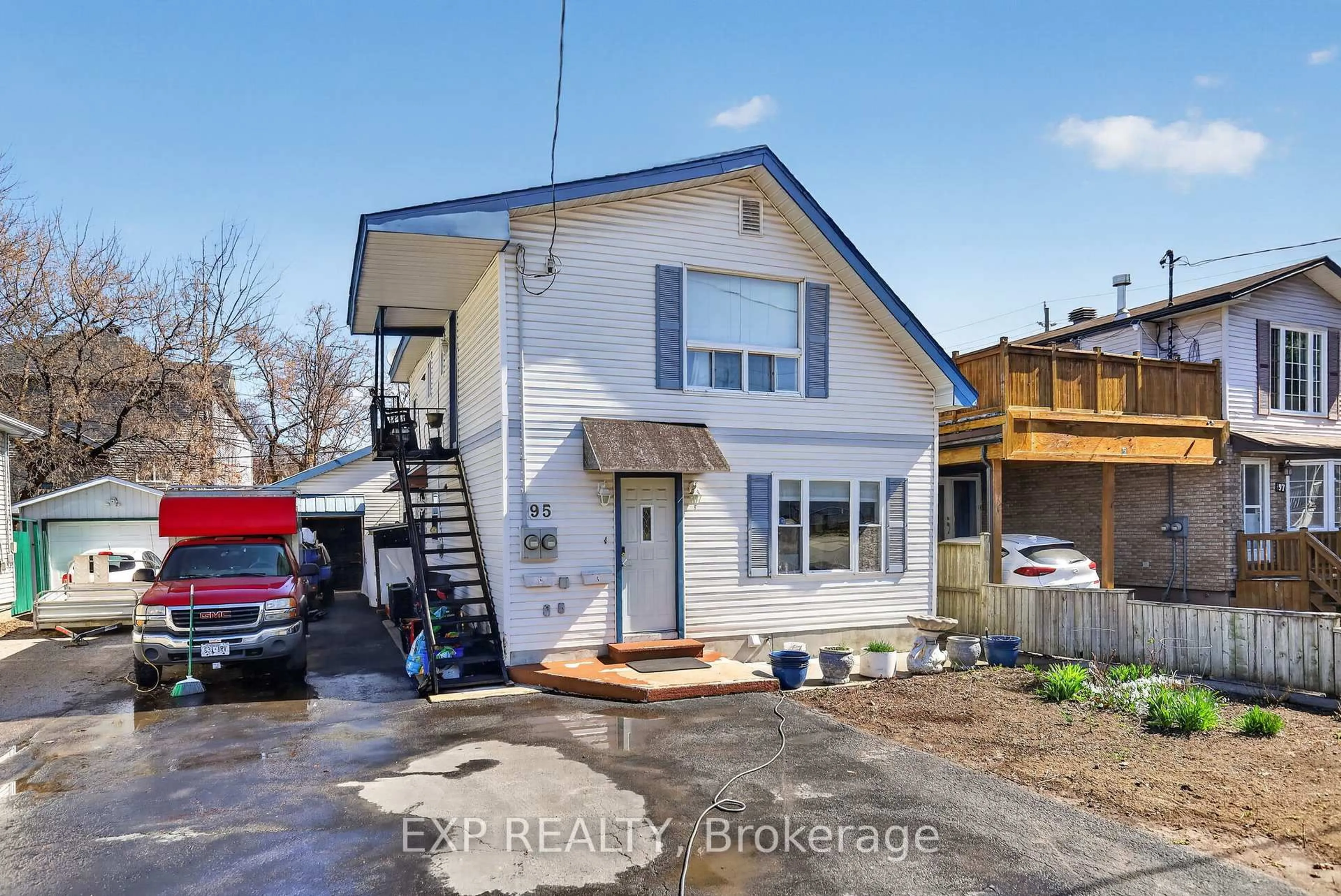 A pic from outside/outdoor area/front of a property/back of a property/a pic from drone, street for 95 Ste Cecile St, Ottawa Ontario K1L 5L4
