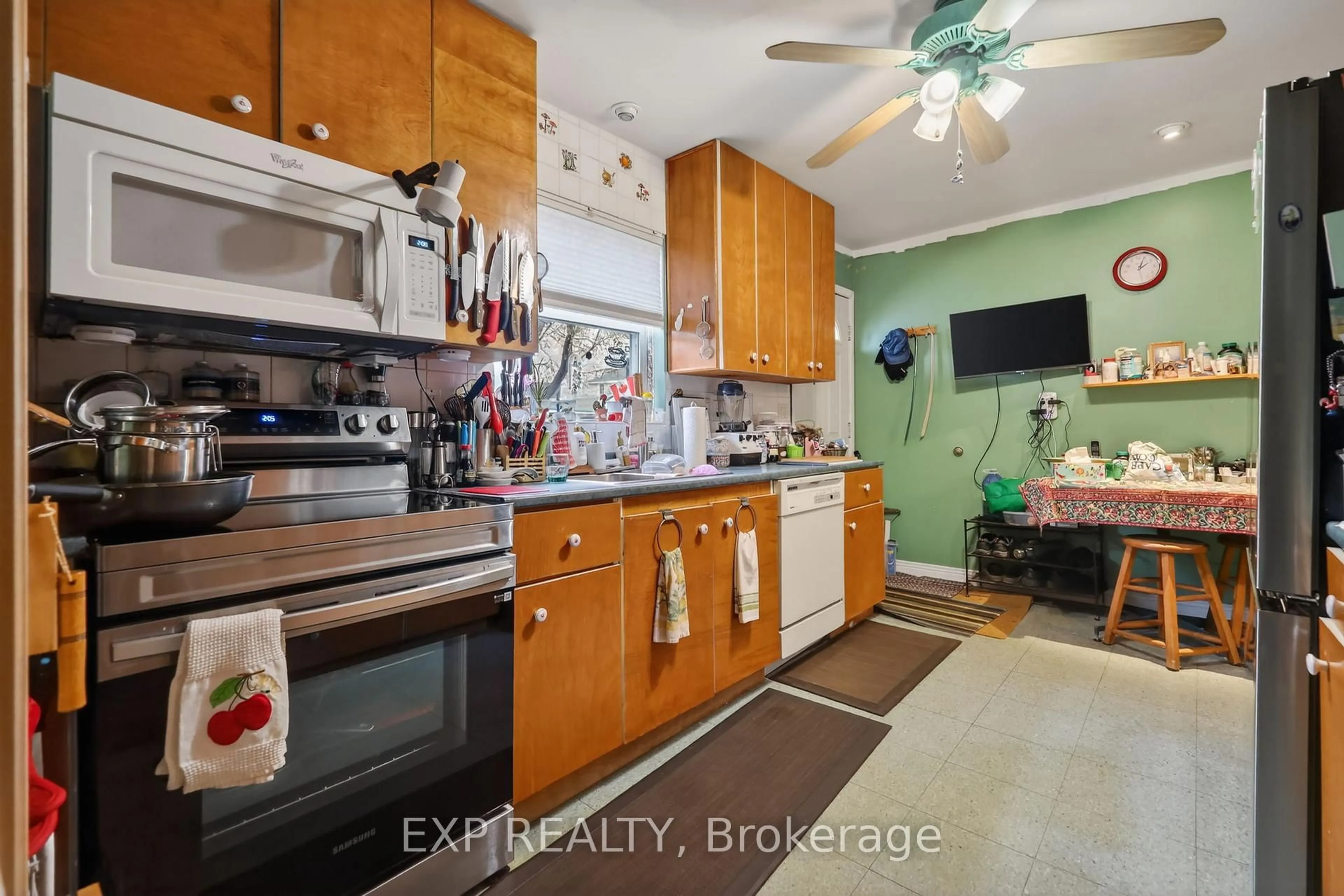 Standard kitchen, unknown for 95 Ste Cecile St, Ottawa Ontario K1L 5L4
