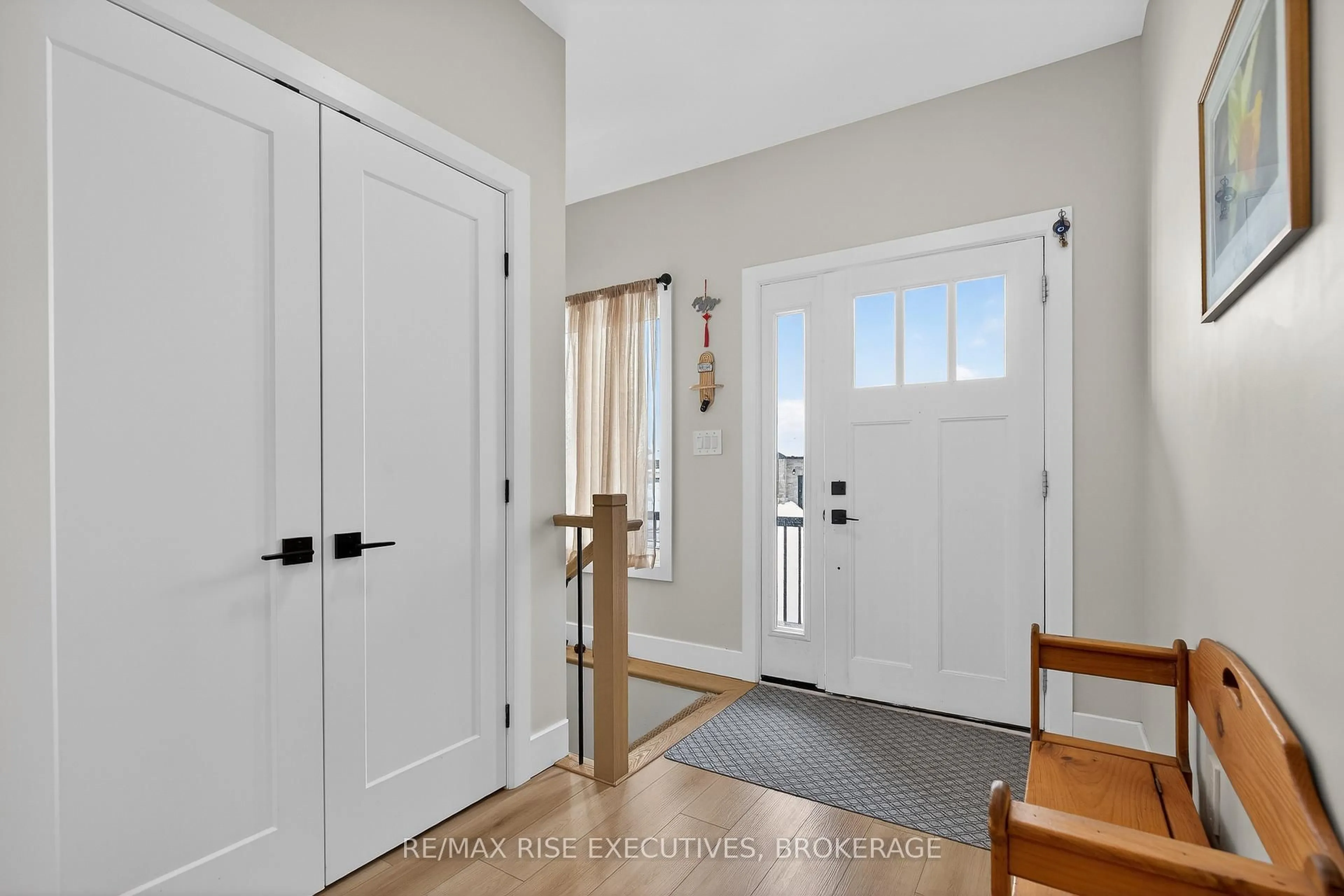 Indoor entryway for 51 Potter Dr, Bissett Creek Ontario K0H 2H0