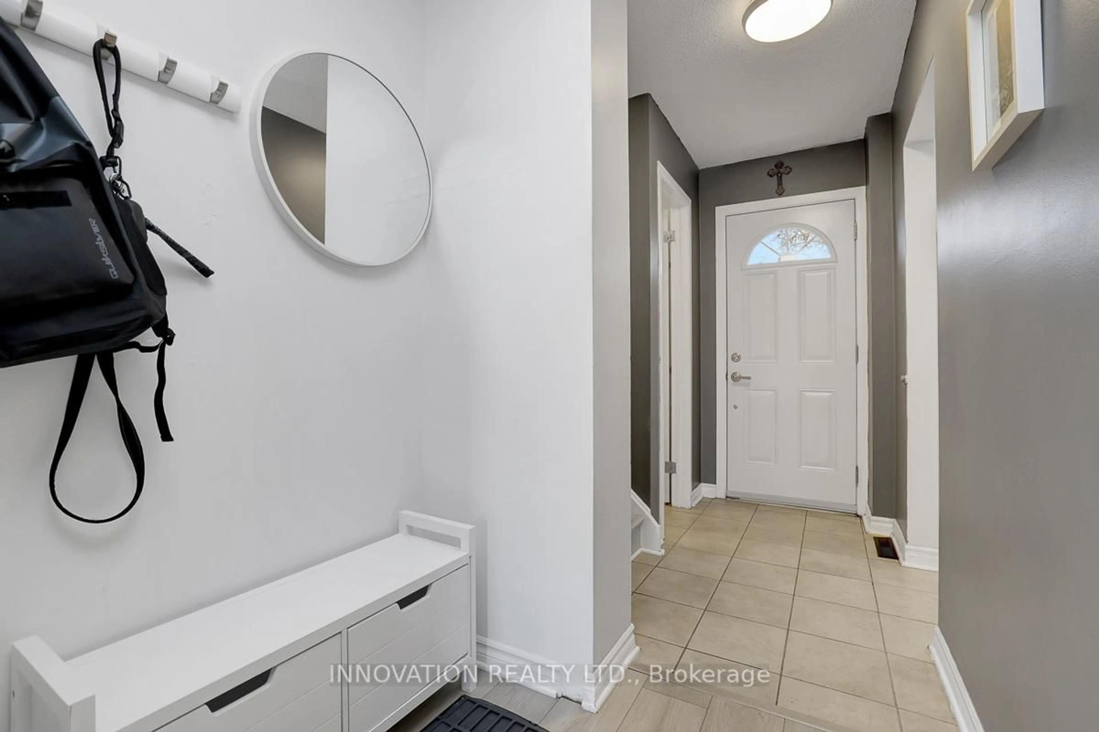 Indoor entryway for 177 Pickford Dr, Ottawa Ontario K2L 2C5