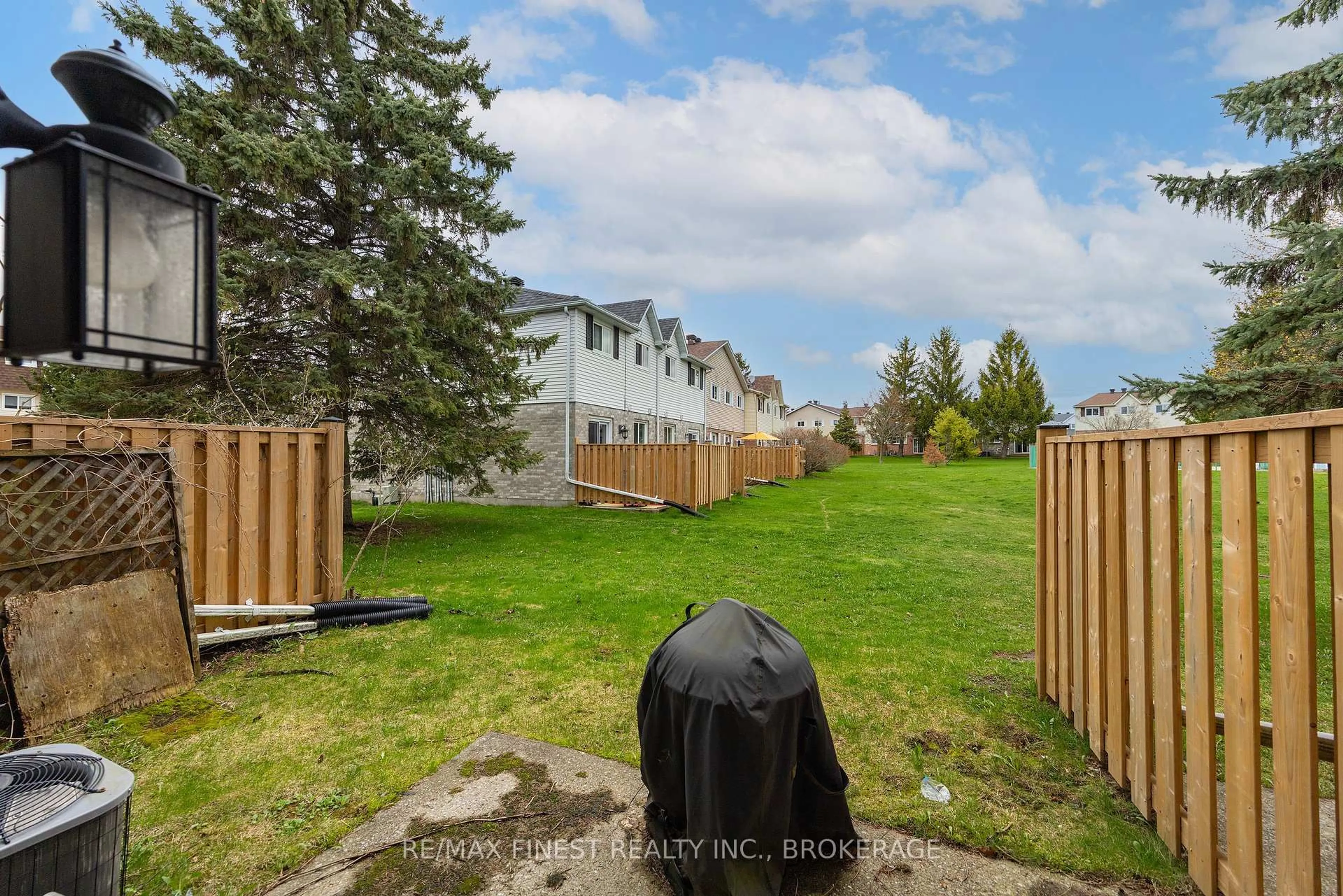 A pic from outside/outdoor area/front of a property/back of a property/a pic from drone, unknown for 1035 Craig Lane #33, Kingston Ontario K7M 7R9