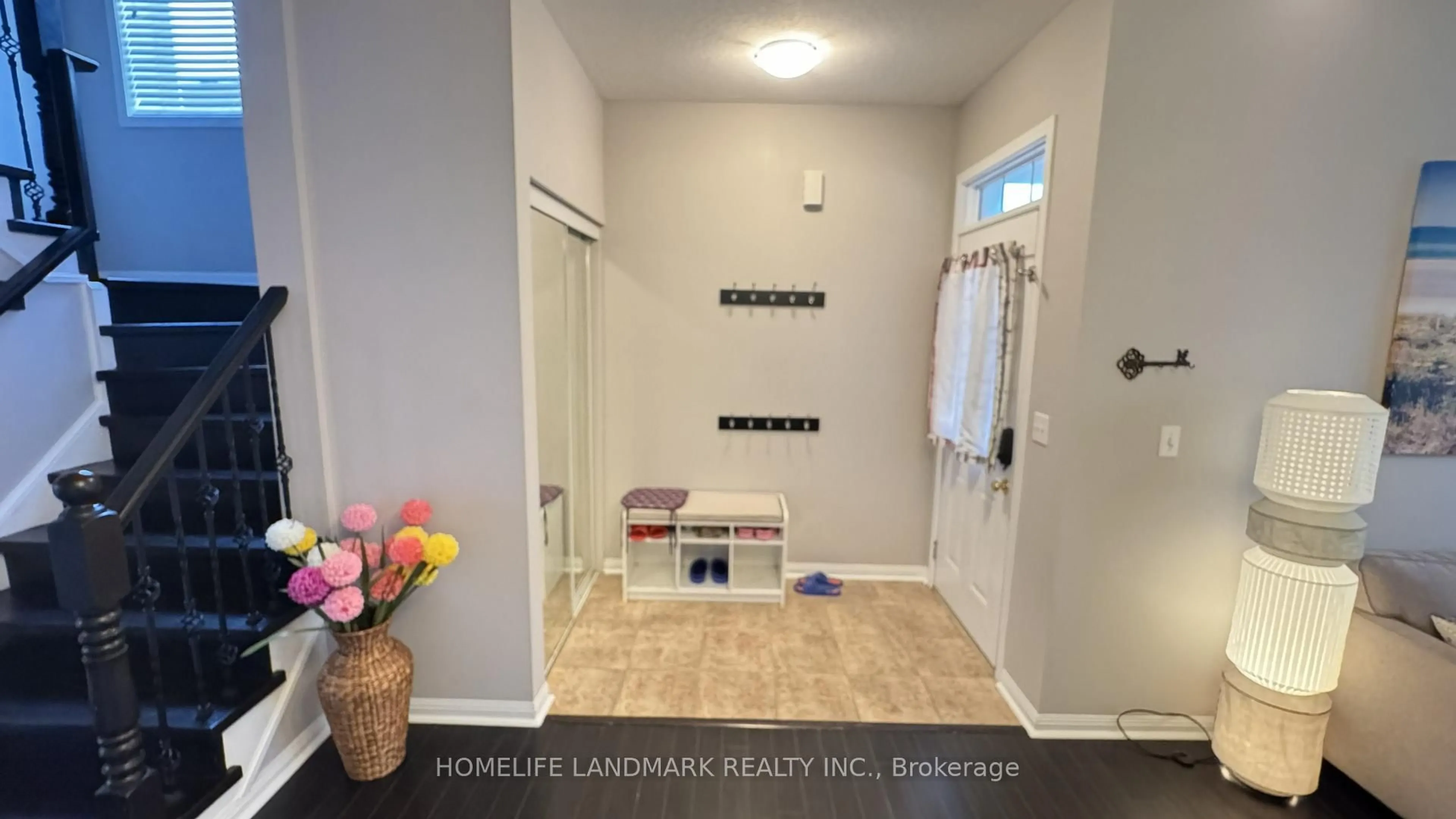 Indoor entryway for 461 Garth Massey Dr, Cambridge Ontario N1T 2G5