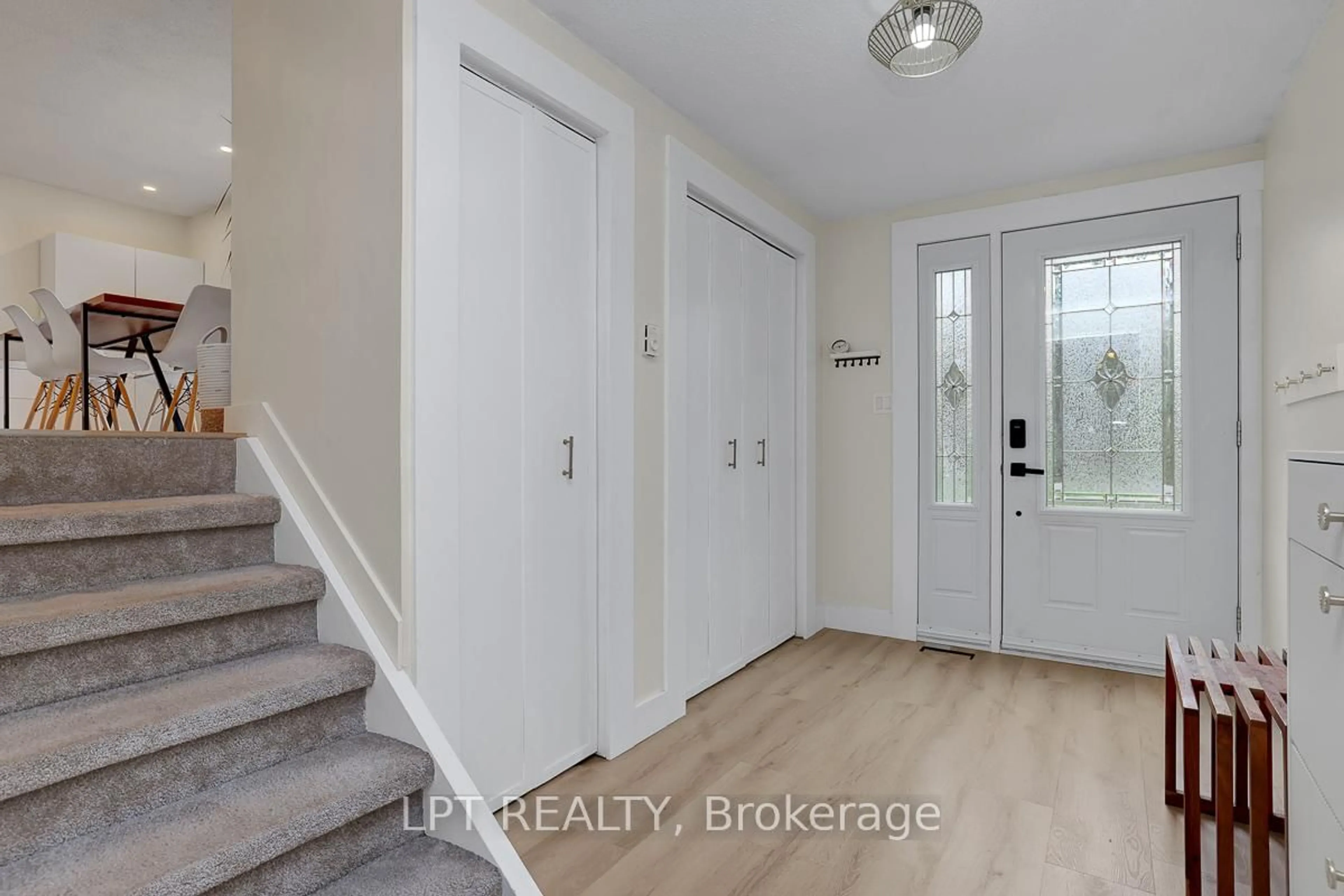 Indoor entryway for 4566 4th Concession Rd, Augusta Ontario K0E 1T0