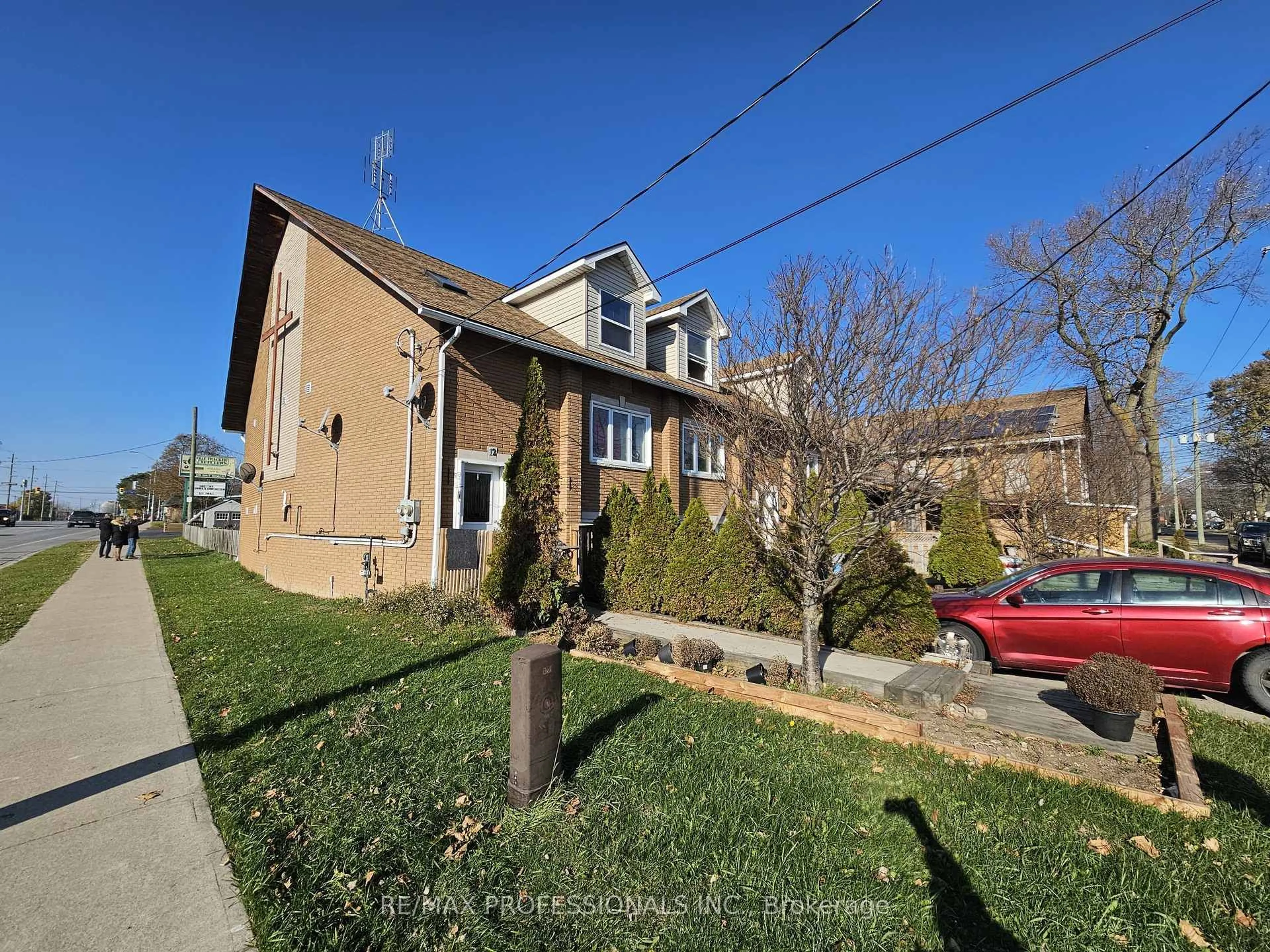 A pic from outside/outdoor area/front of a property/back of a property/a pic from drone, street for 12 Erie St, Port Colborne Ontario L3K 4L7