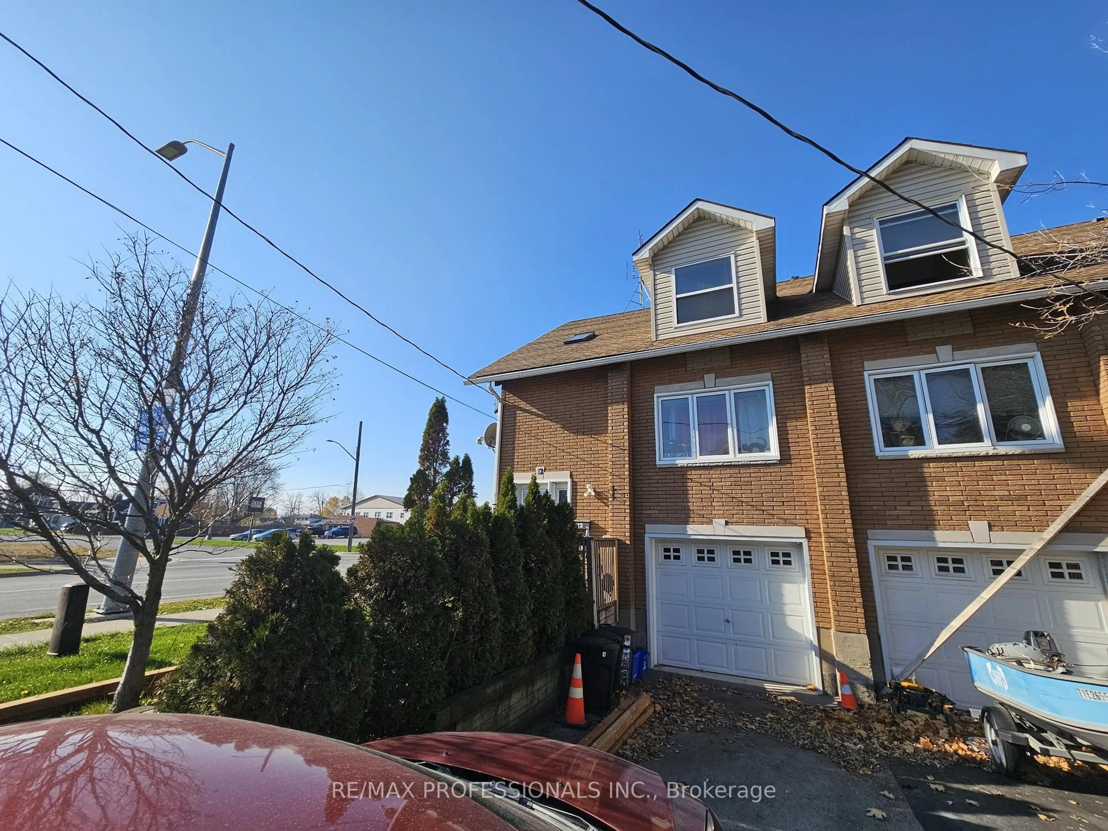 A pic from outside/outdoor area/front of a property/back of a property/a pic from drone, street for 12 Erie St, Port Colborne Ontario L3K 4L7