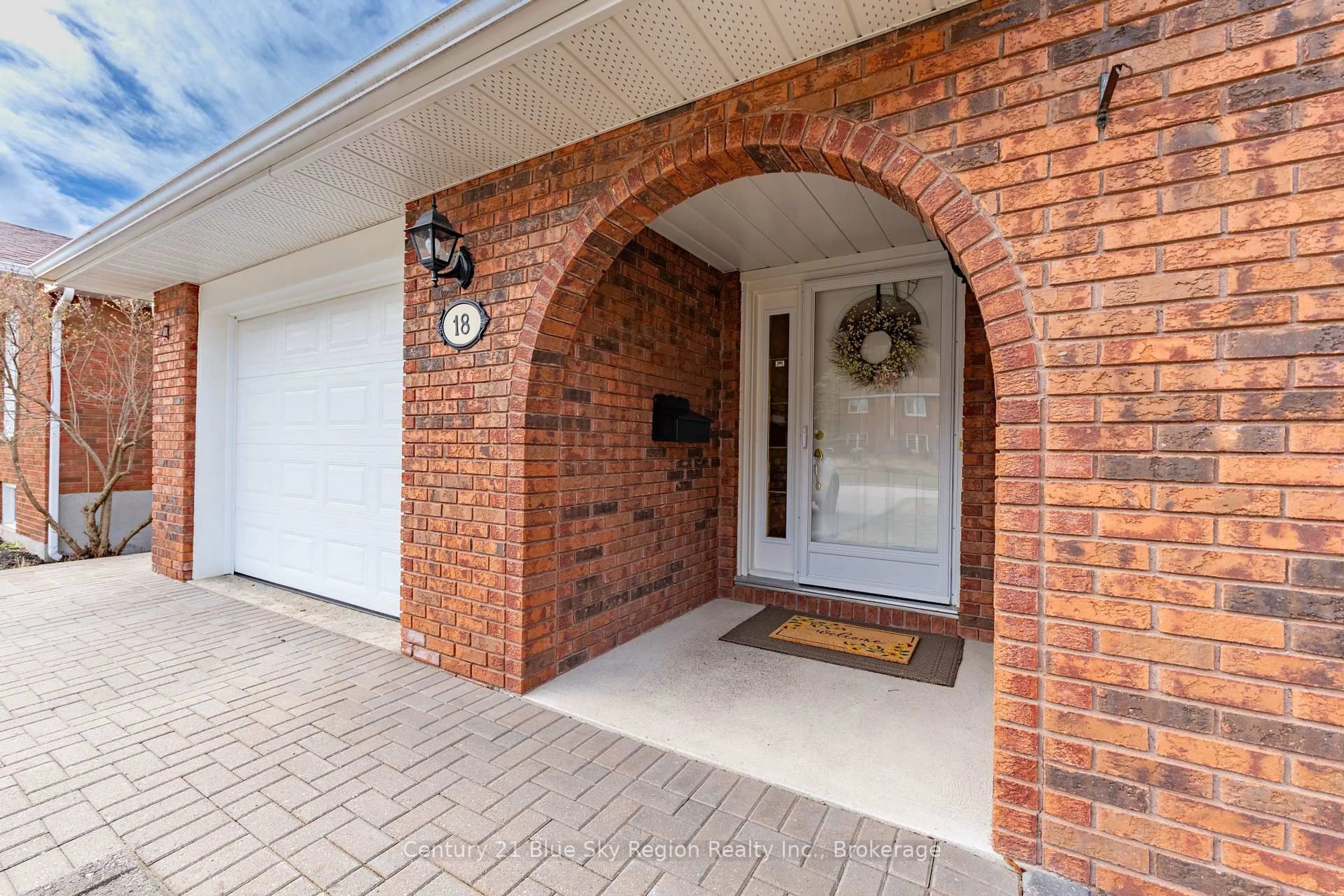 Home with brick exterior material, street for 18 Riddle Crt, North Bay Ontario P1B 8S6