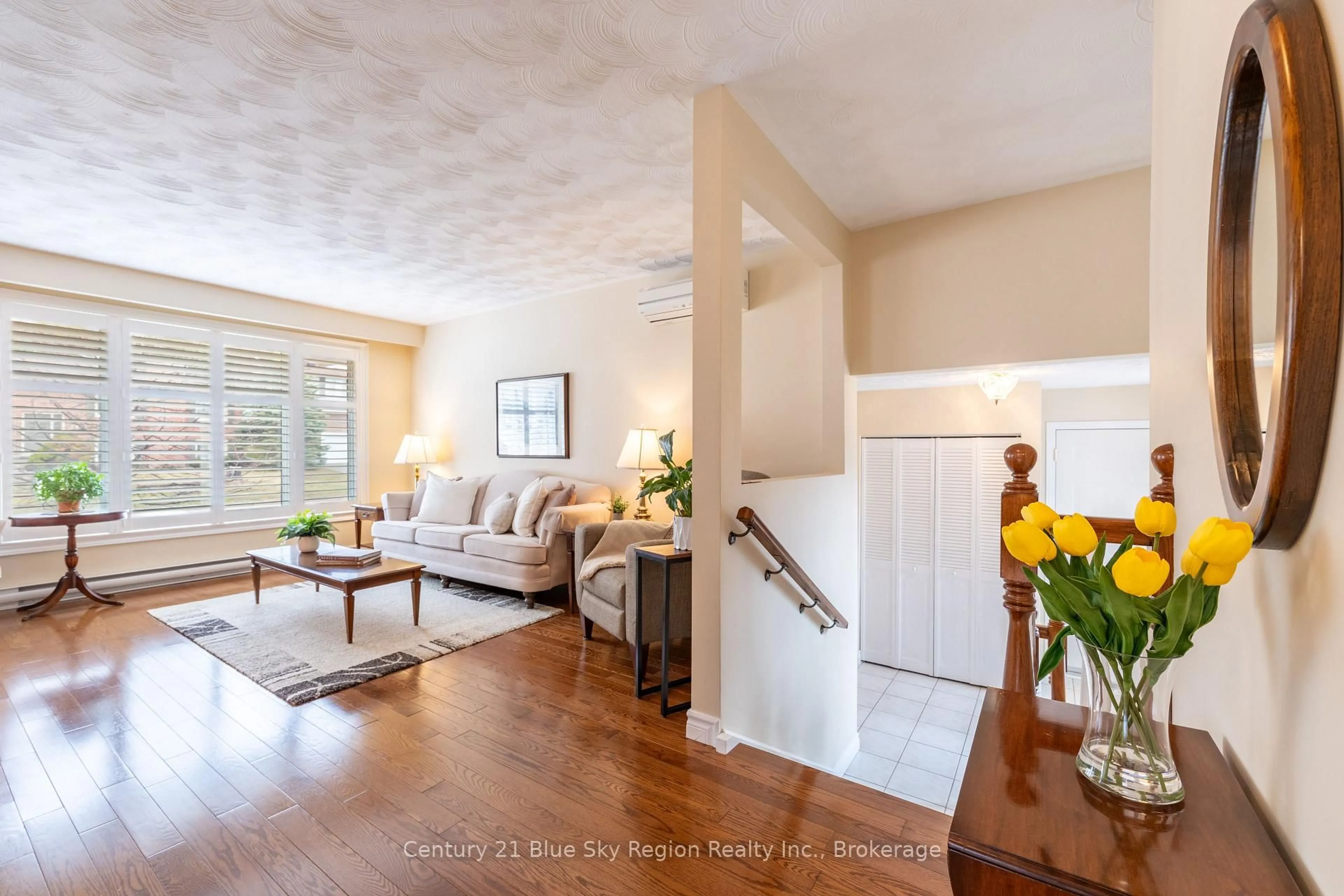 Living room with furniture, unknown for 18 Riddle Crt, North Bay Ontario P1B 8S6