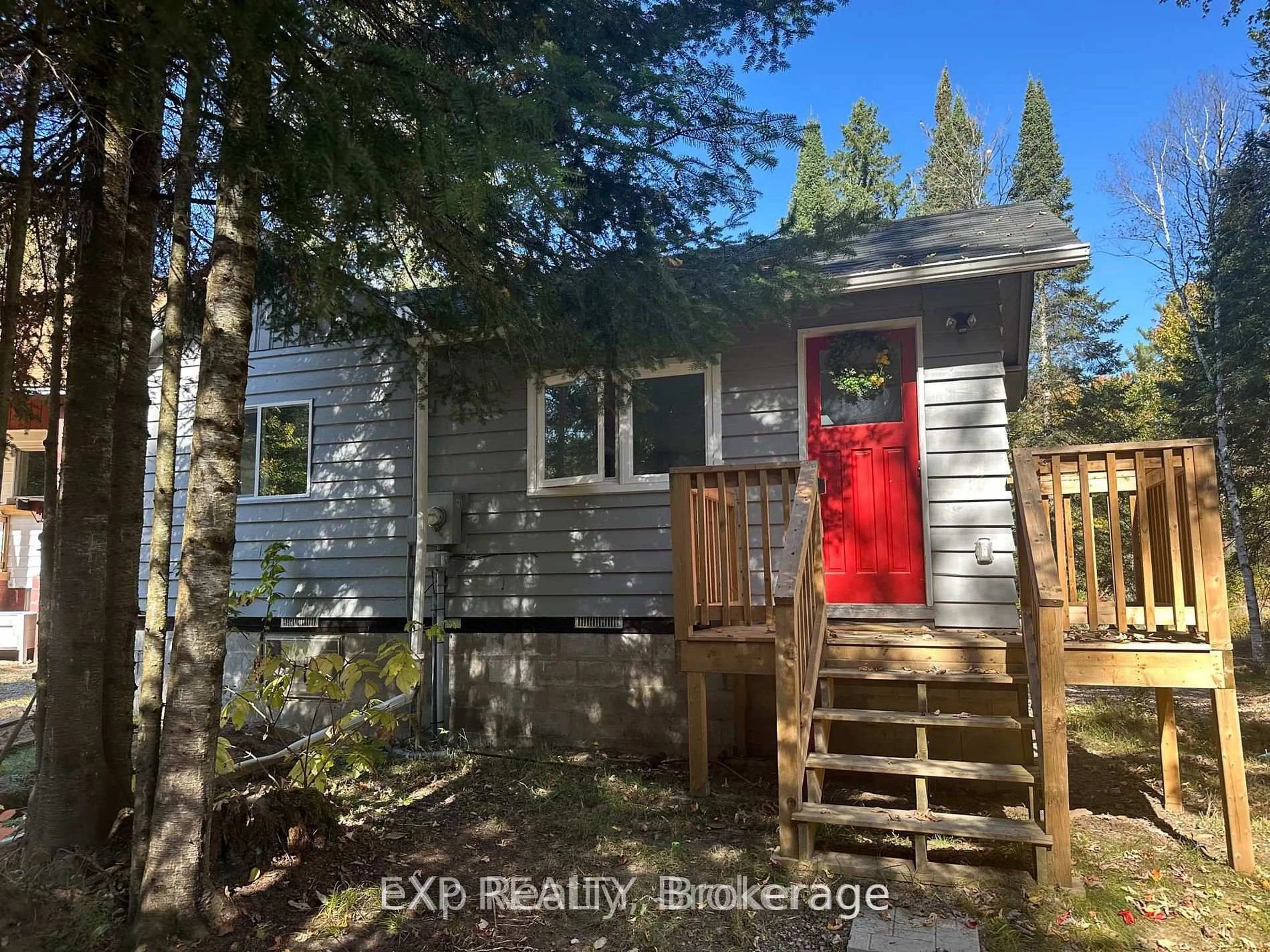 Shed for 61 Robert Rd, Huntsville Ontario P1H 1L4