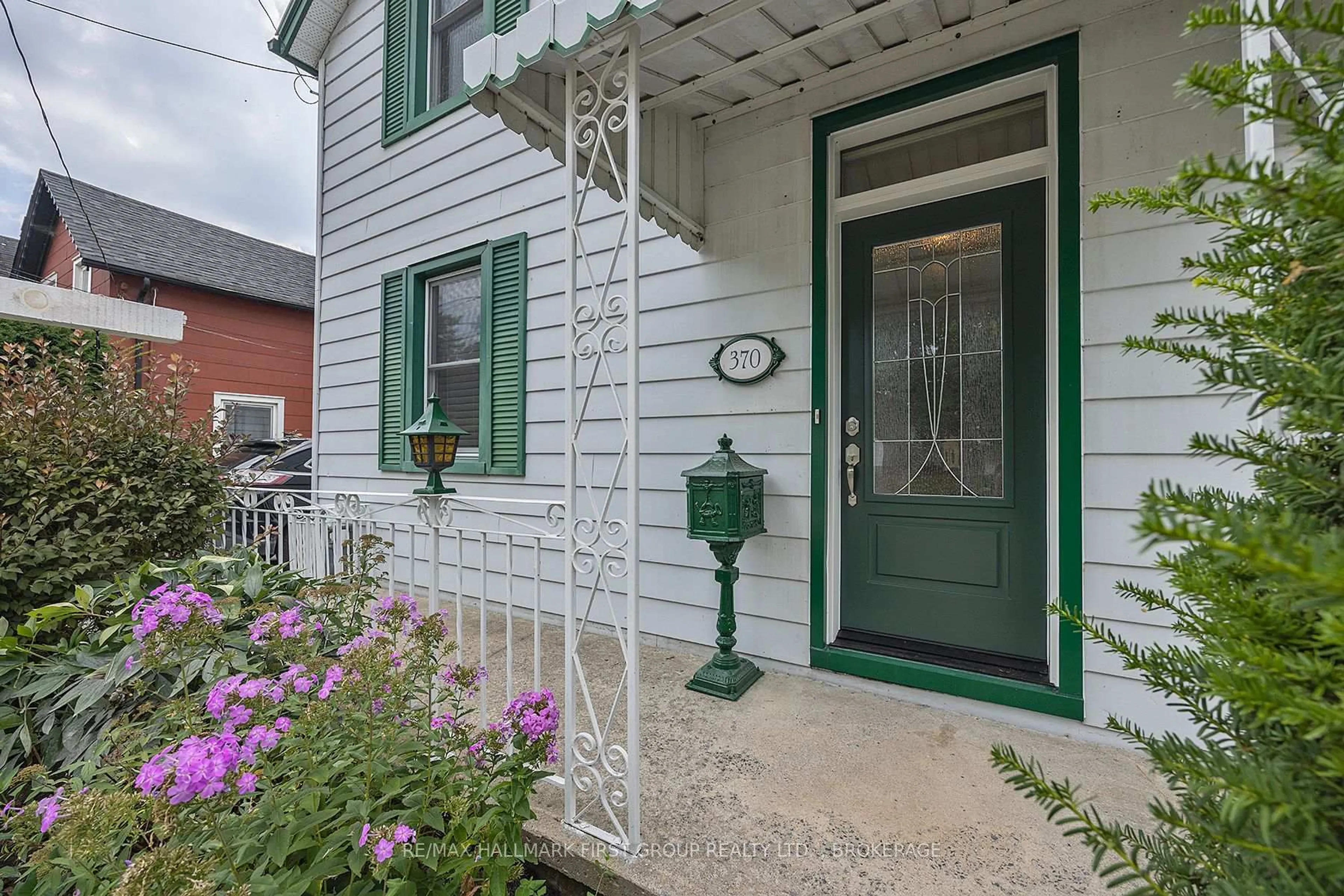 Unknown for 370 Stone St, Gananoque Ontario K7G 2A4