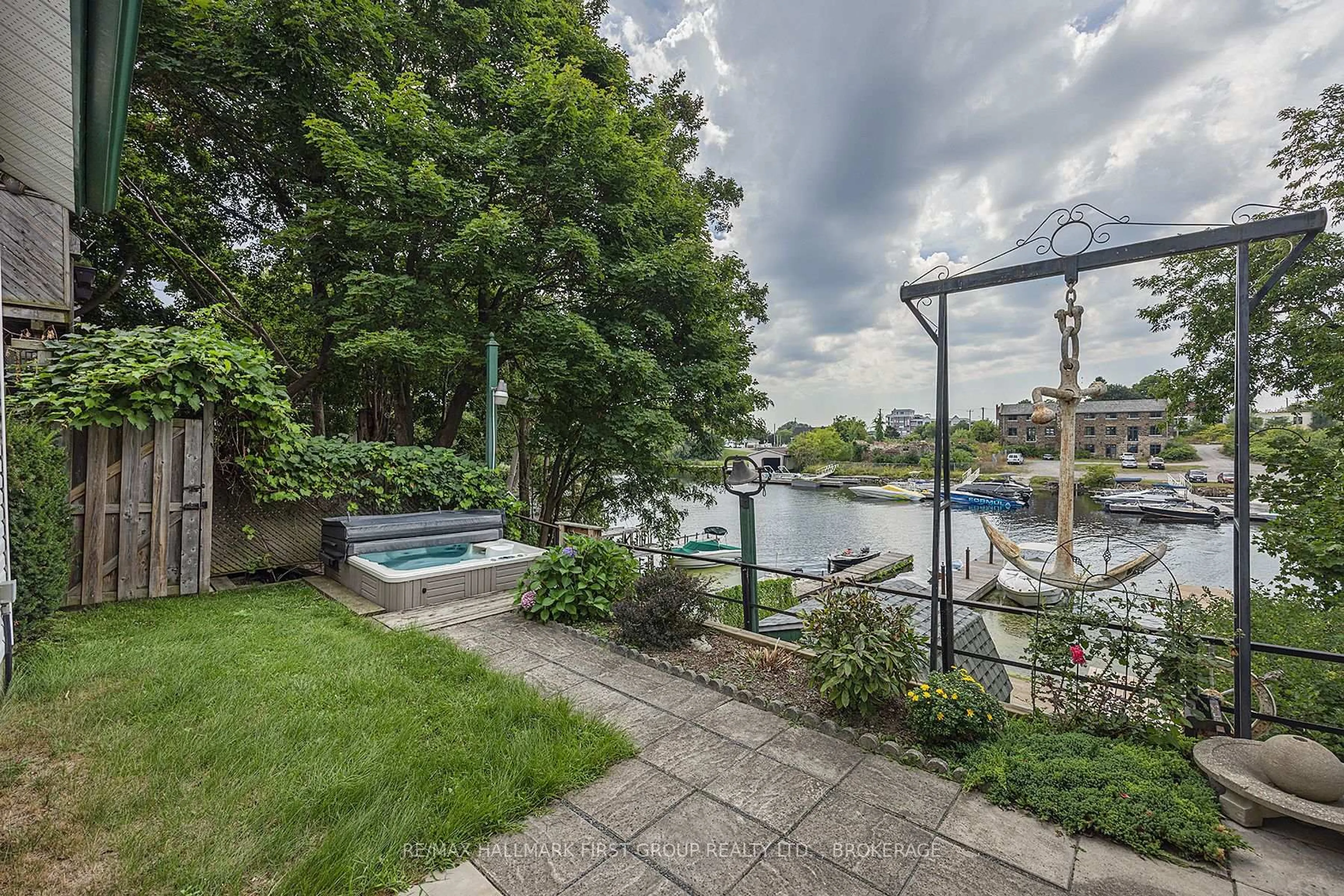 Unknown for 370 Stone St, Gananoque Ontario K7G 2A4