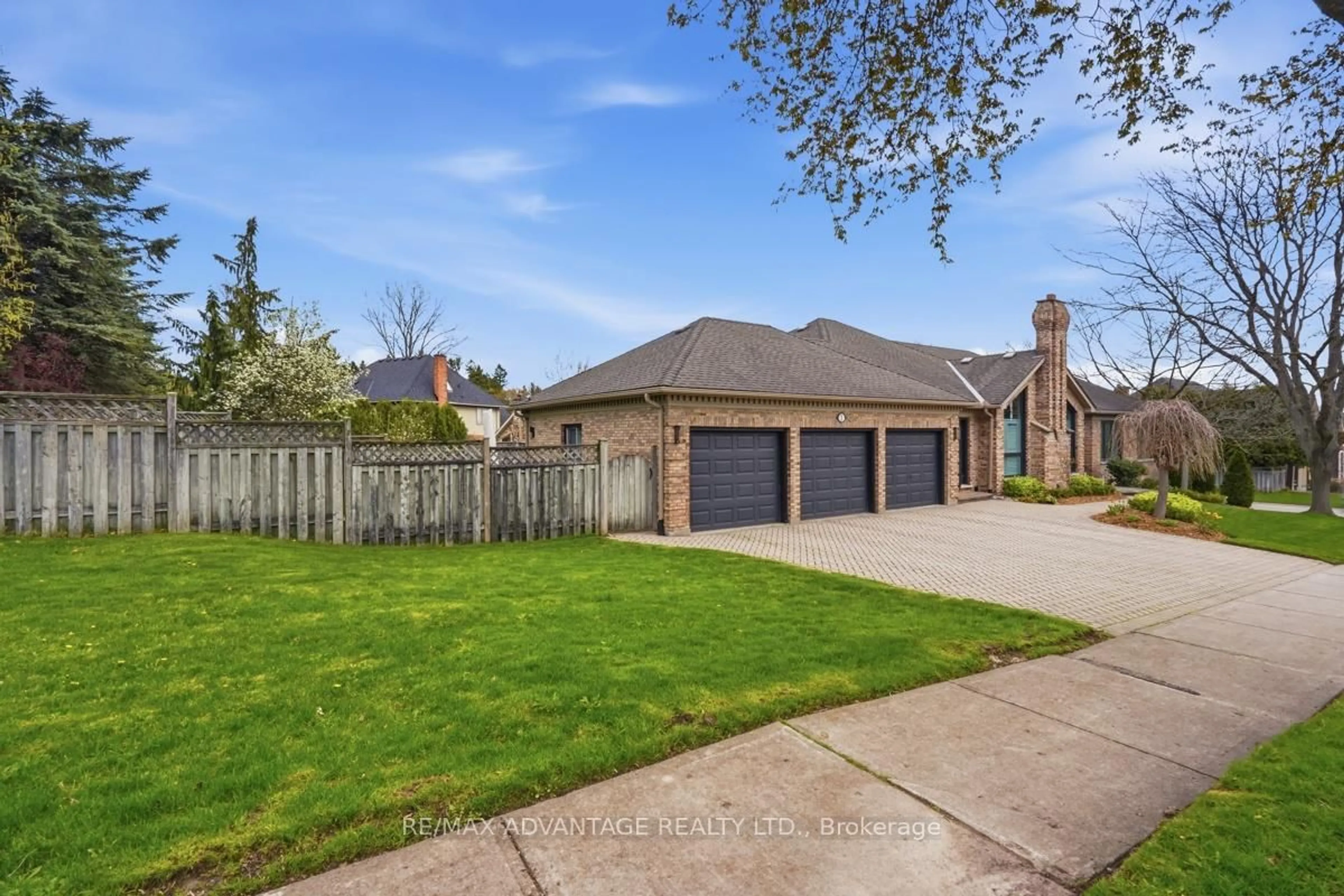 A pic from outside/outdoor area/front of a property/back of a property/a pic from drone, street for 1 Smallman Dr, London North Ontario N6G 4R3