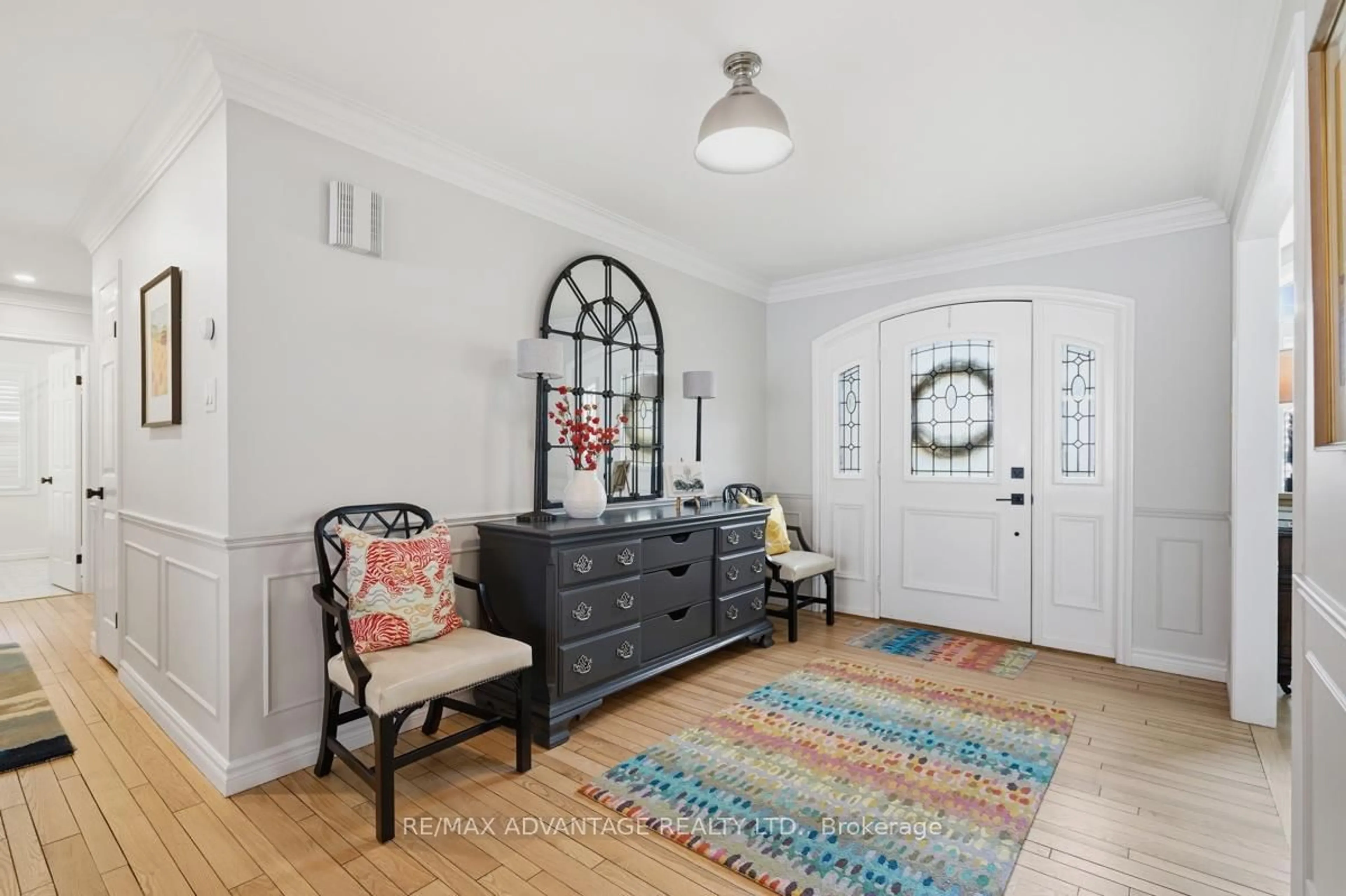 Indoor entryway for 1 Smallman Dr, London North Ontario N6G 4R3