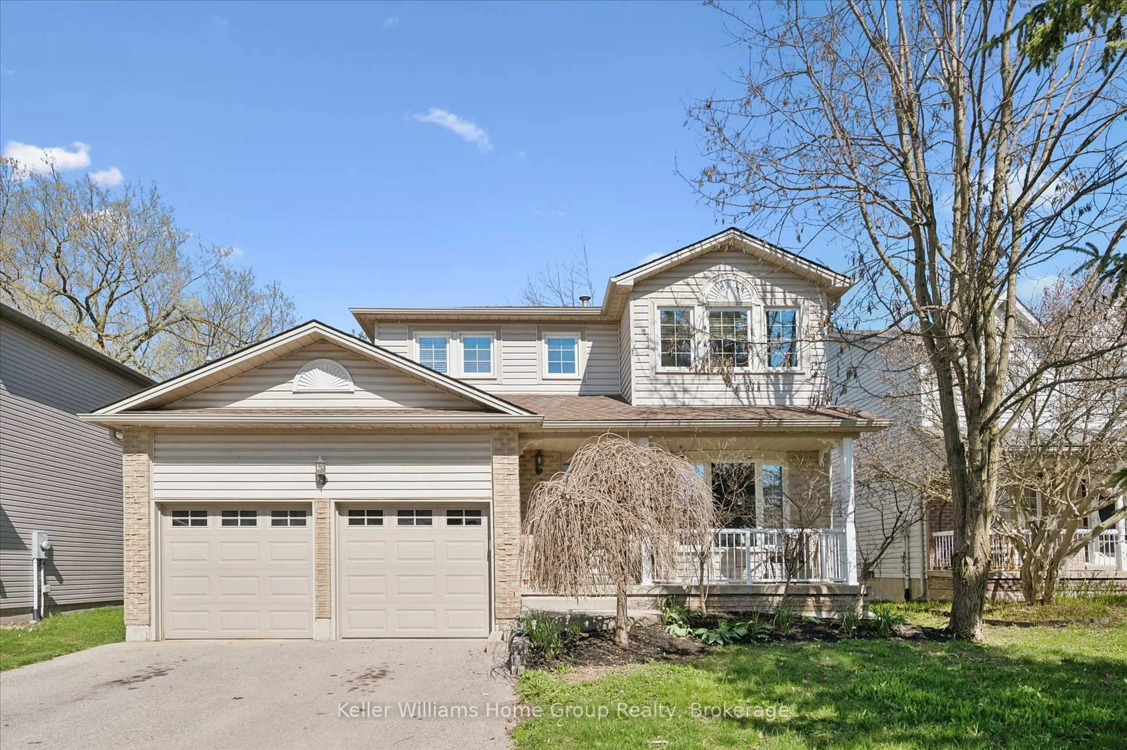 Home with vinyl exterior material, street for 209 Elizabeth Cres, Centre Wellington Ontario N1M 3N1