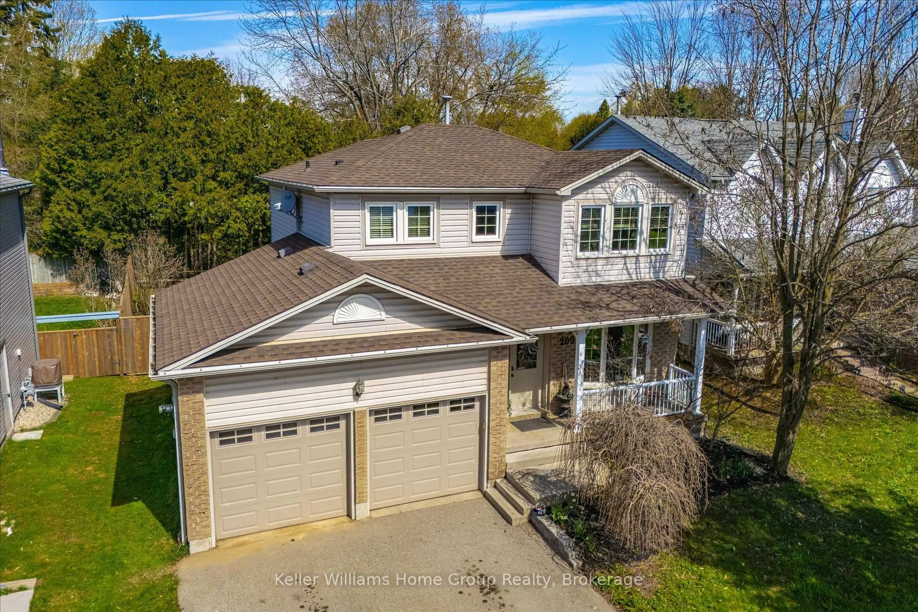 A pic from outside/outdoor area/front of a property/back of a property/a pic from drone, street for 209 Elizabeth Cres, Centre Wellington Ontario N1M 3N1