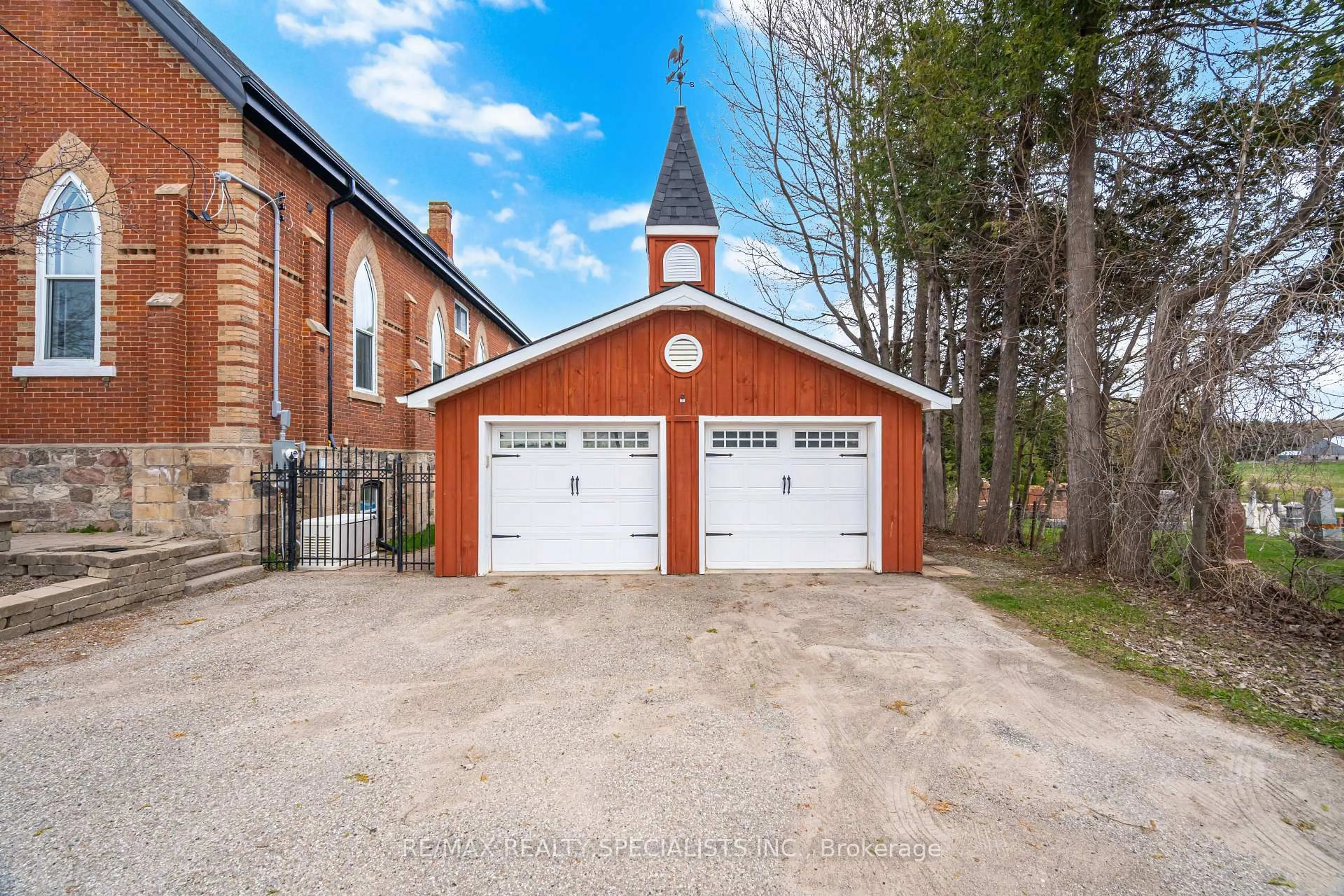 Indoor garage for 62280 County Road 3 Rd, East Garafraxa Ontario L9W 7H9