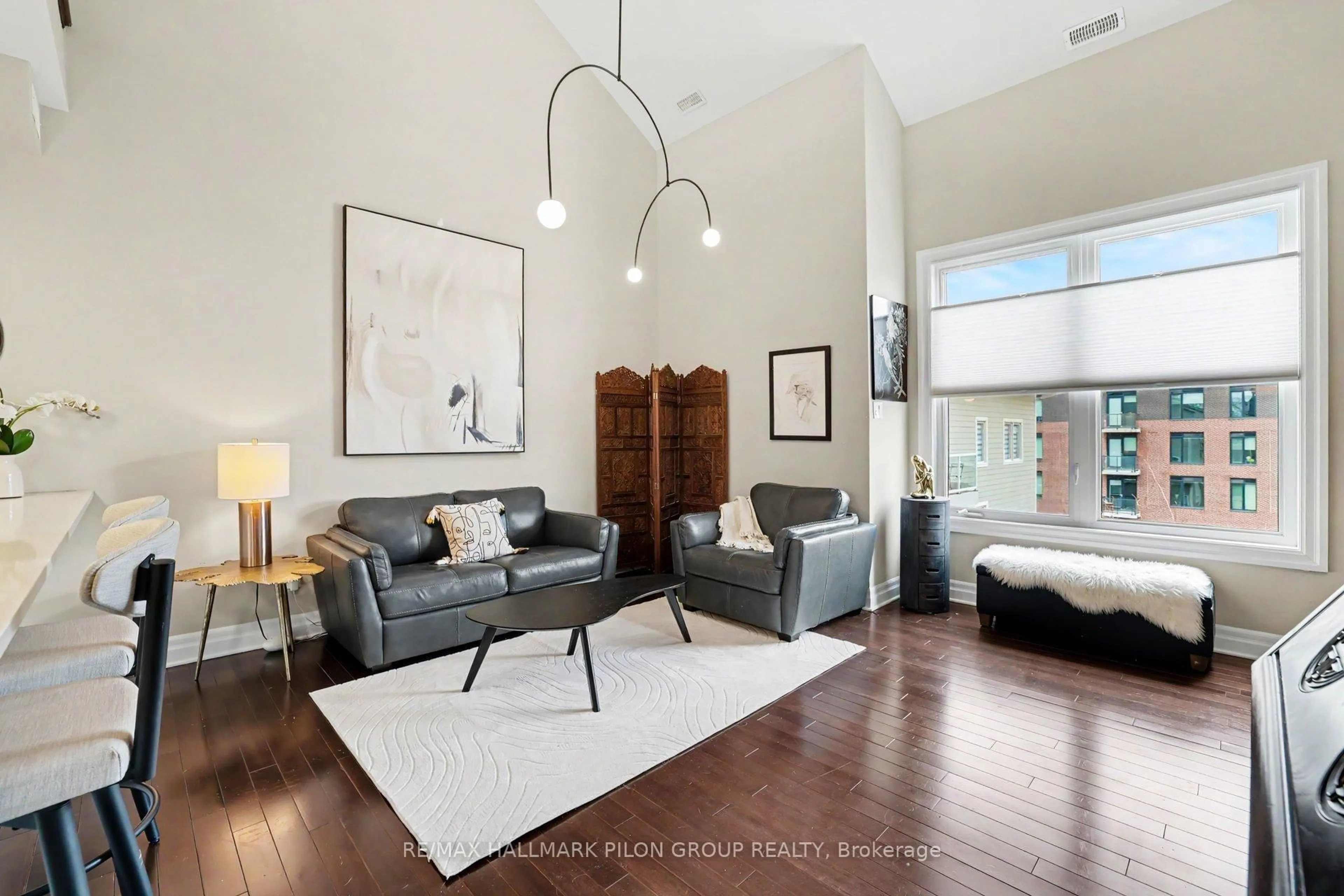 Living room with furniture, unknown for 44 Meach Private, Stittsville Ontario K2S 0T8