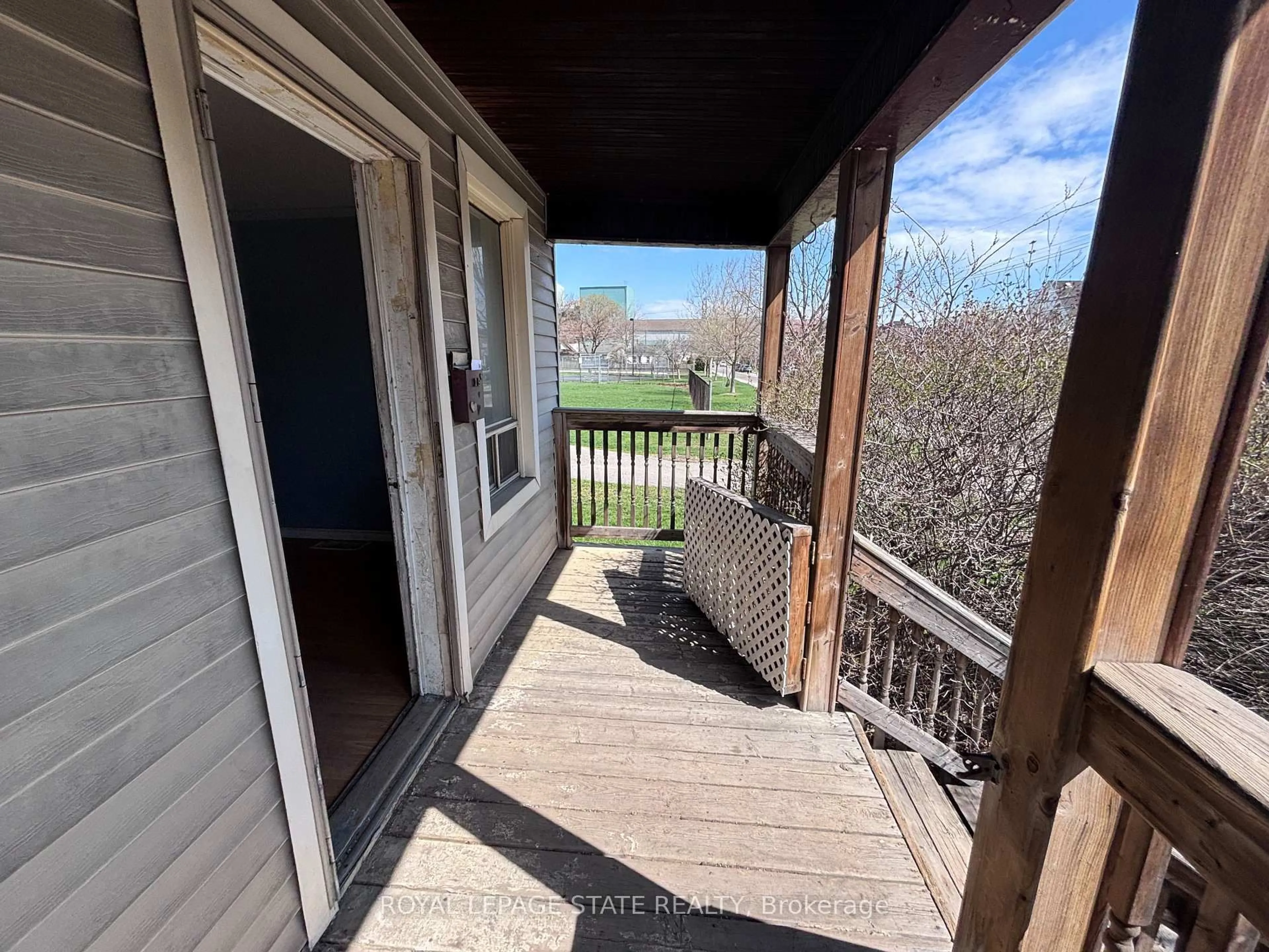 A pic from outside/outdoor area/front of a property/back of a property/a pic from drone, unknown for 19 Benson Ave, Hamilton Ontario L8H 3M8