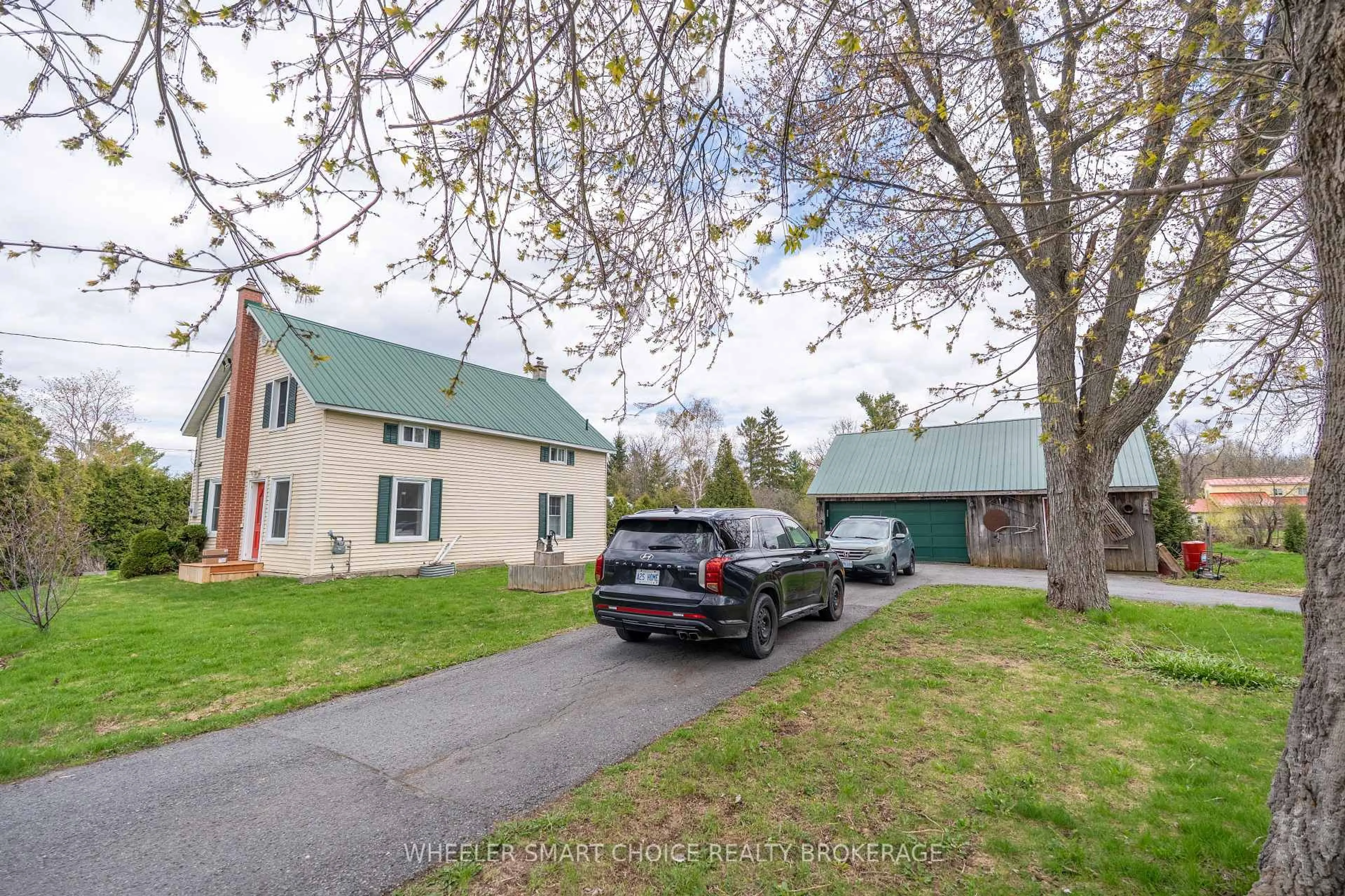 A pic from outside/outdoor area/front of a property/back of a property/a pic from drone, street for 15338 Colonial Dr, South Stormont Ontario K0C 1M0