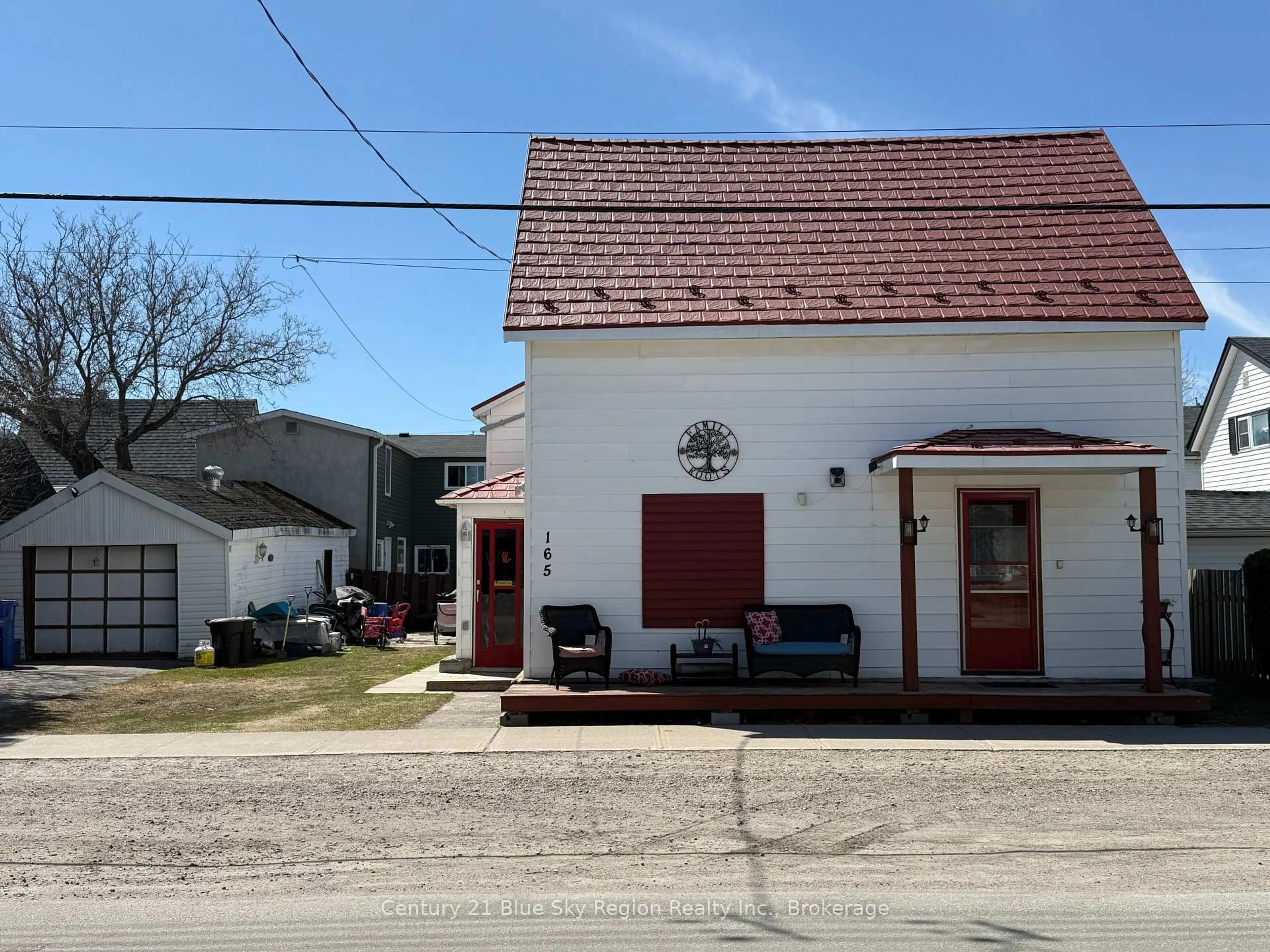 A pic from outside/outdoor area/front of a property/back of a property/a pic from drone, street for 165 Nipissing St, West Nipissing Ontario P2B 1K2