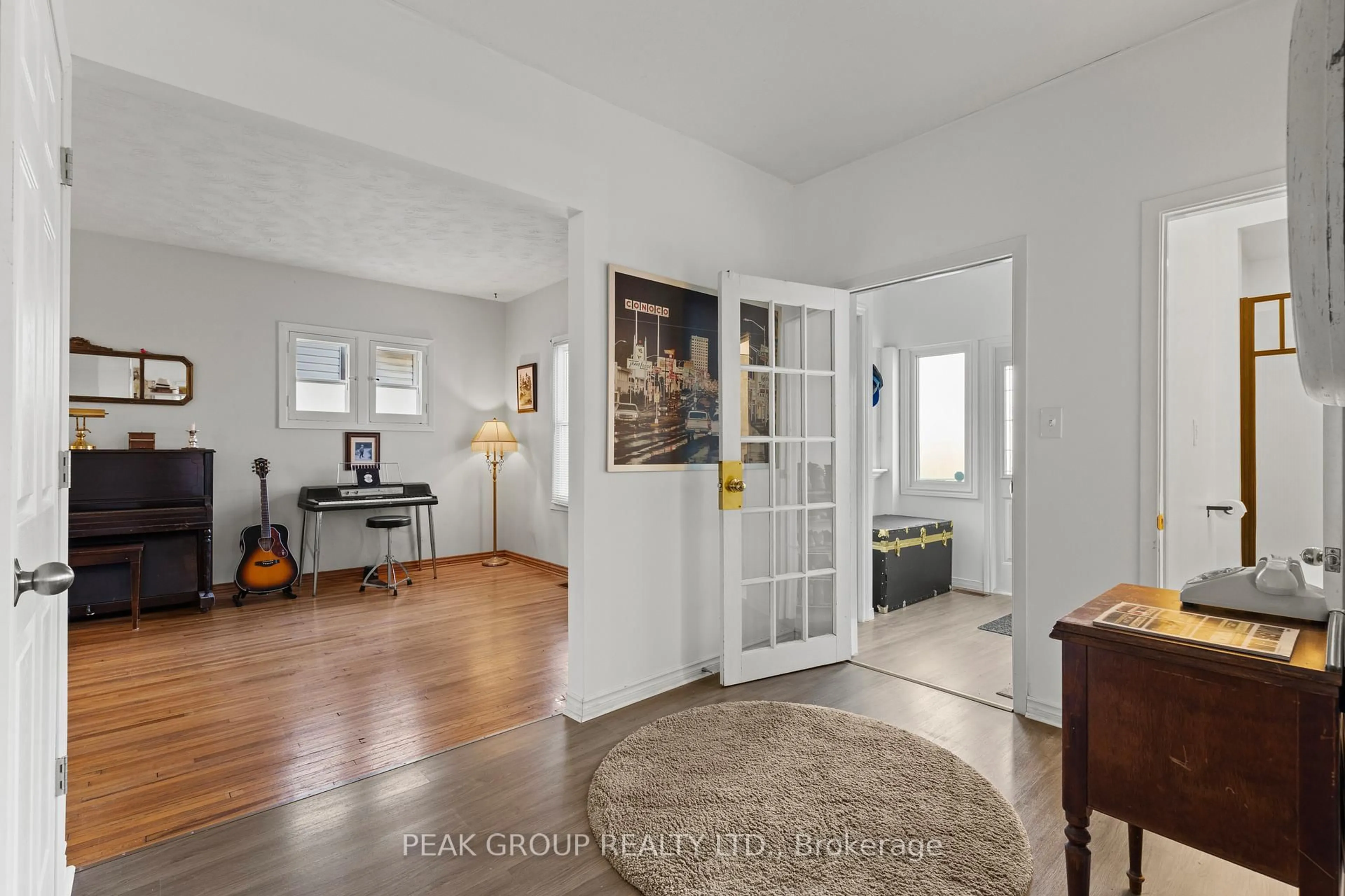 Indoor entryway for 4732 Ryerson Cres, Niagara Falls Ontario L2E 1E5