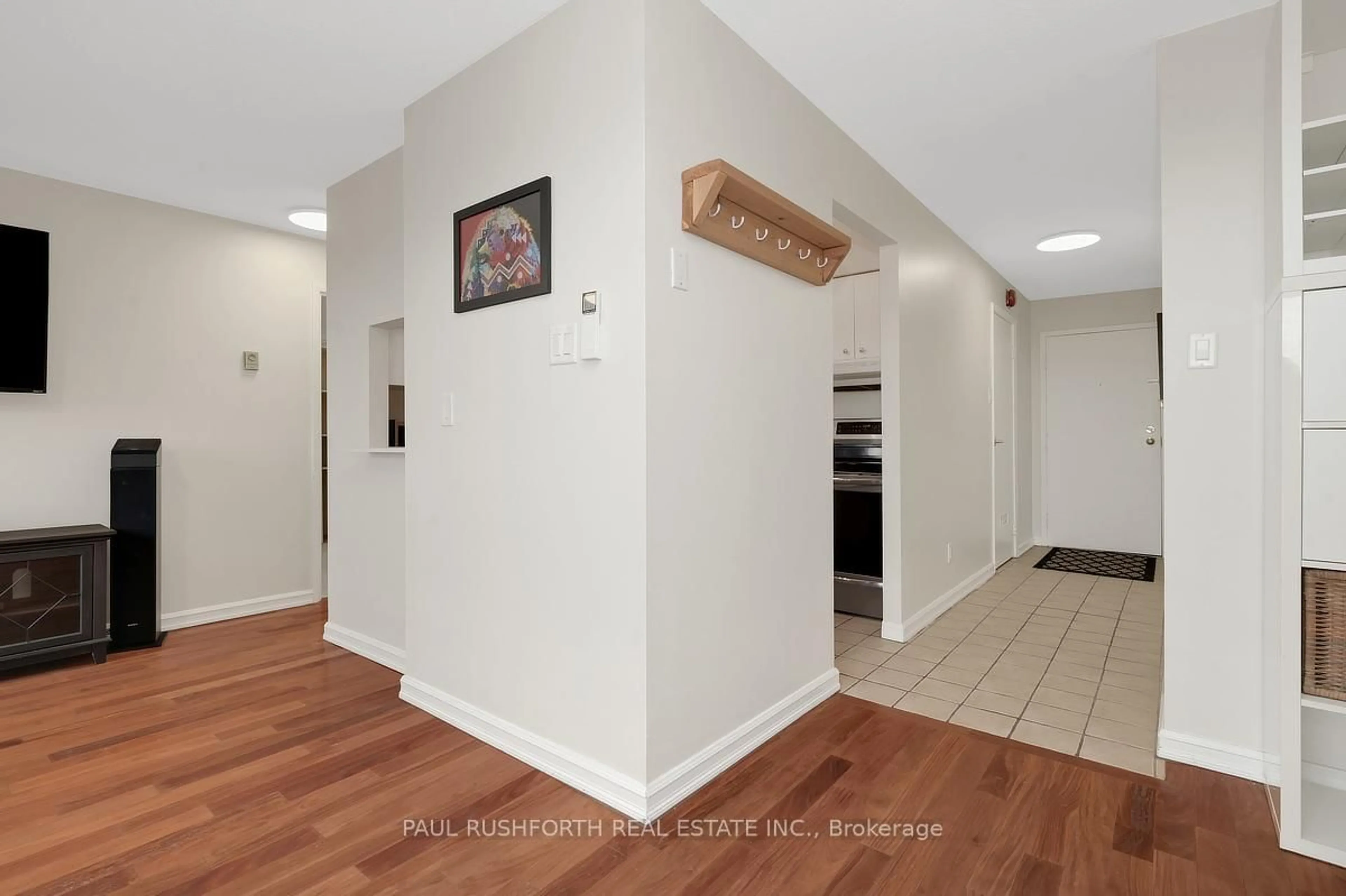 Indoor entryway for 222 Guigues Ave #601, Ottawa Ontario K1N 5J2