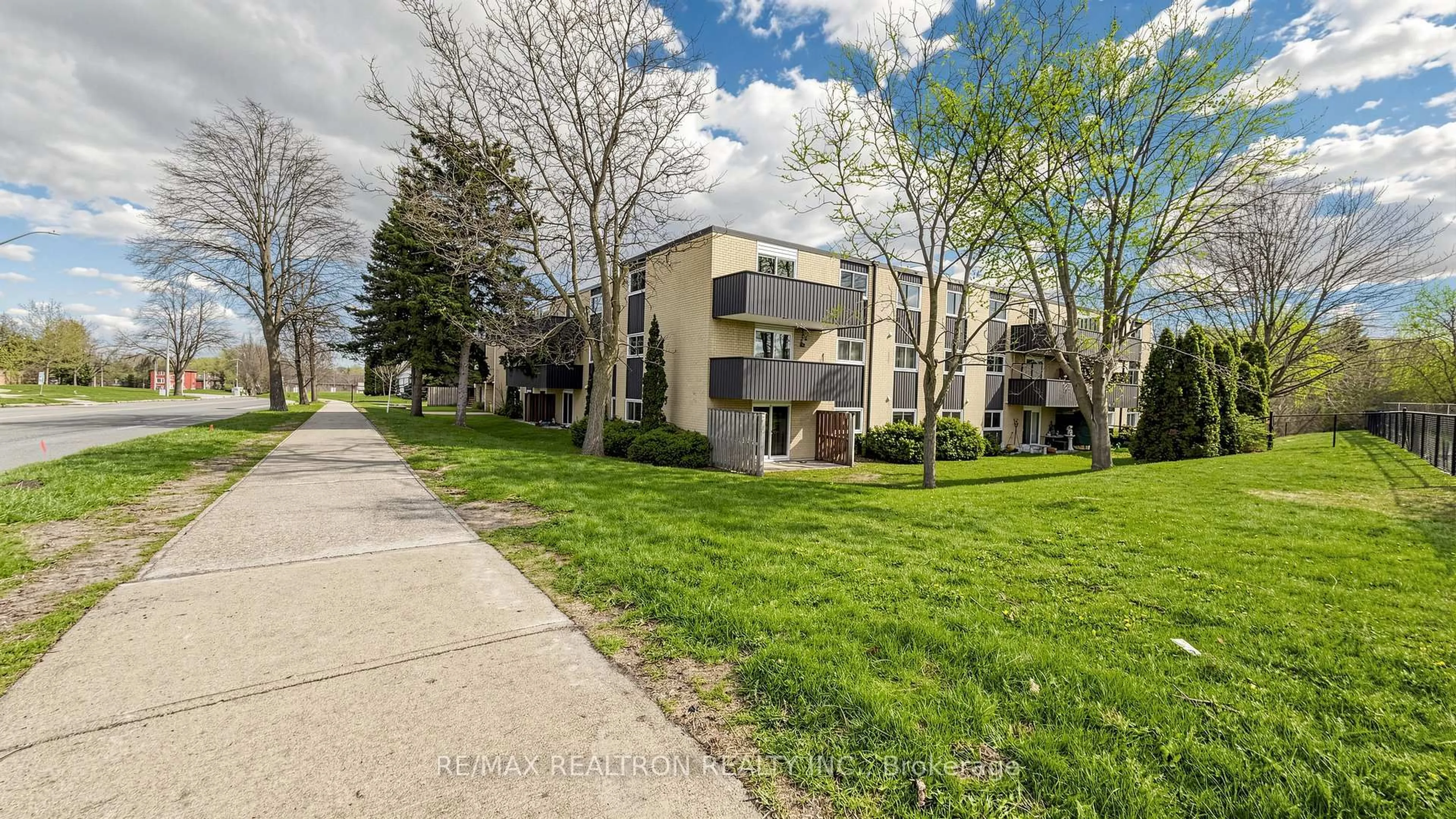 A pic from outside/outdoor area/front of a property/back of a property/a pic from drone, street for 75 Hazelglen Dr #208, Kitchener Ontario N2M 2E2