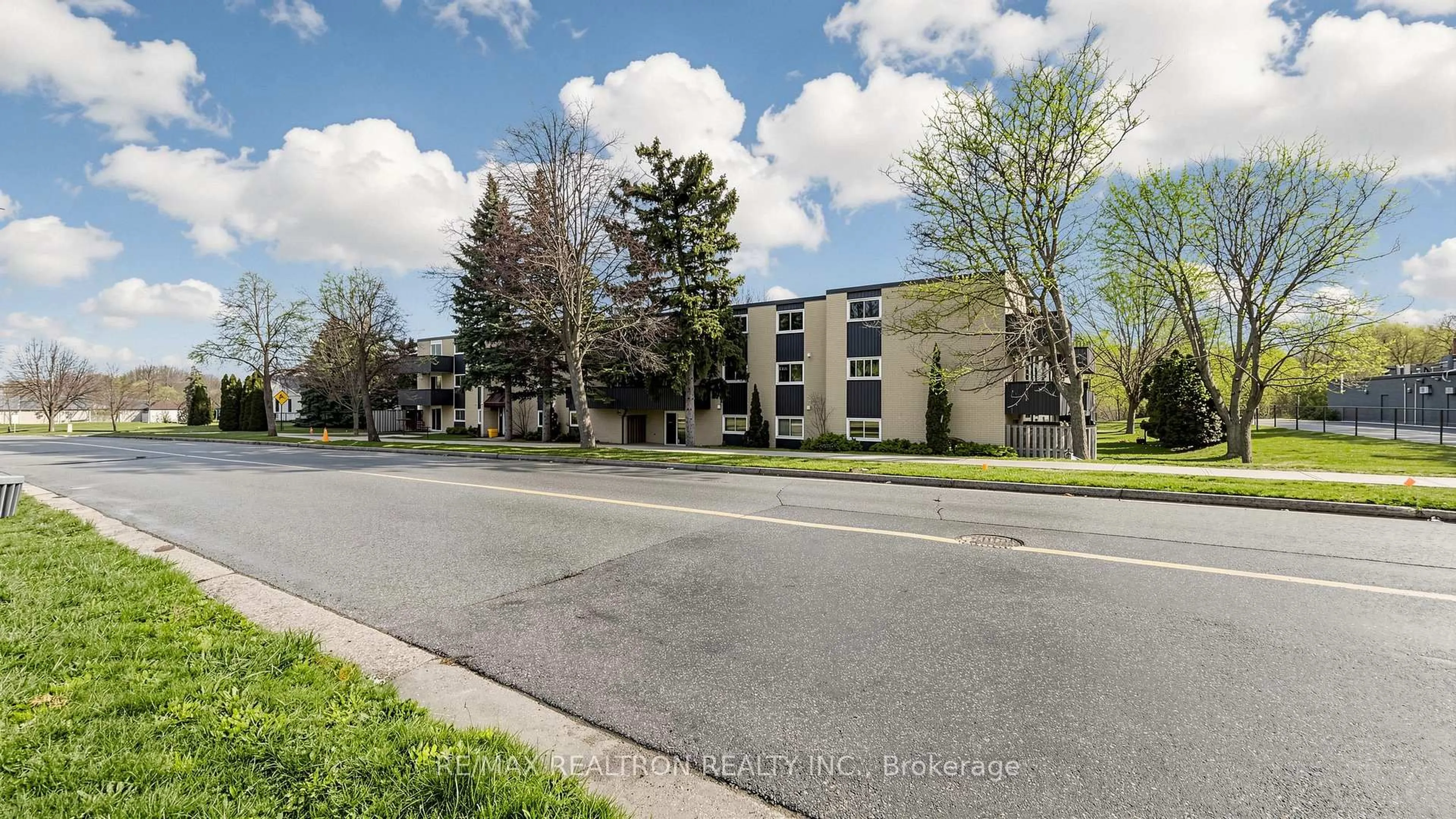 Unknown for 75 Hazelglen Dr #208, Kitchener Ontario N2M 2E2