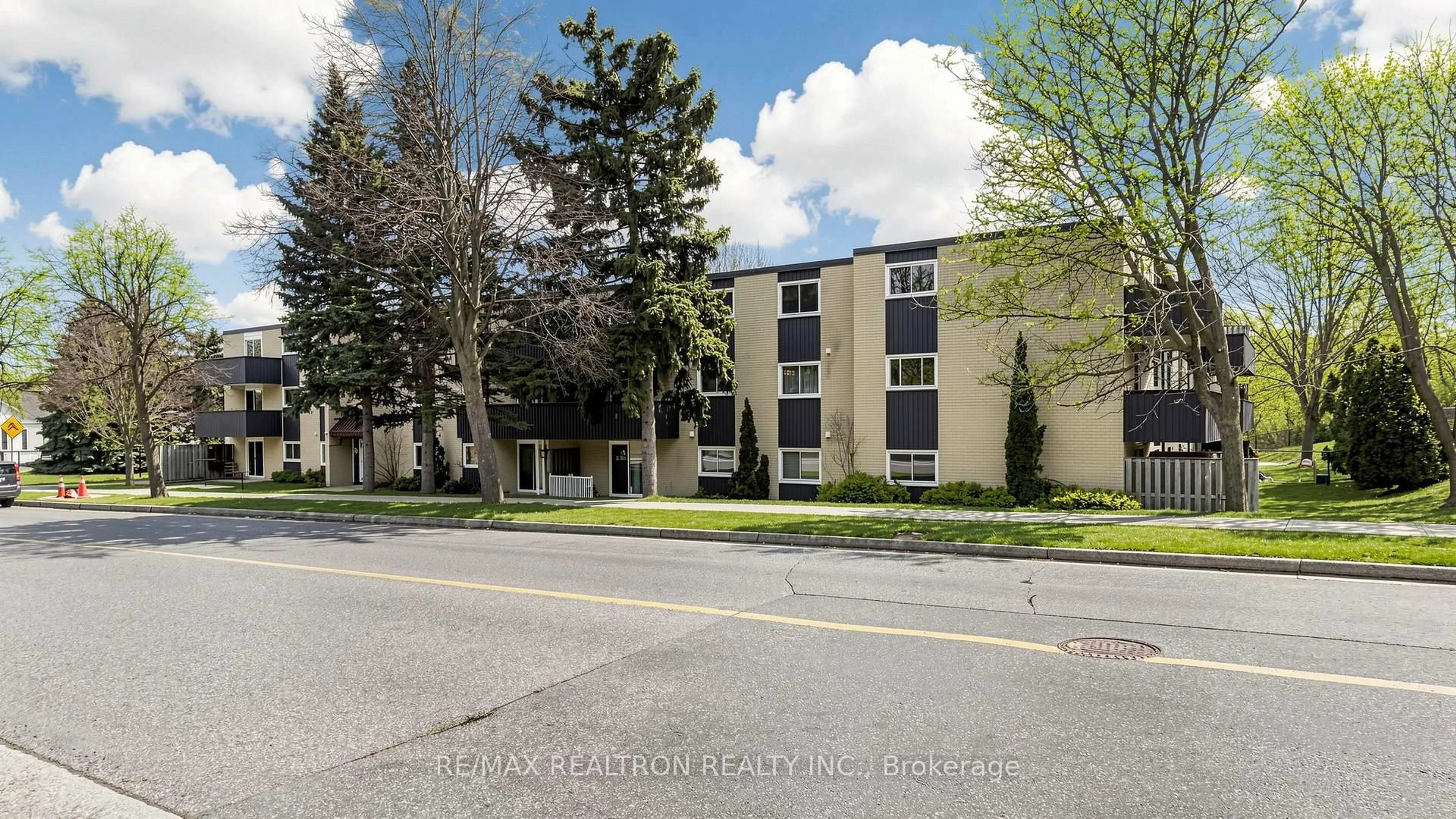 Unknown for 75 Hazelglen Dr #208, Kitchener Ontario N2M 2E2
